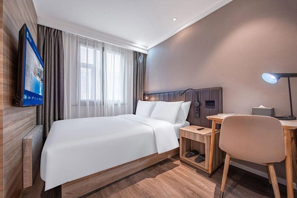 Double Bed Room With Smart Control And Mobile Screen Casting