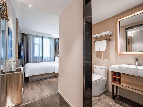 Double Bed Room With Smart Control And Mobile Screen Casting