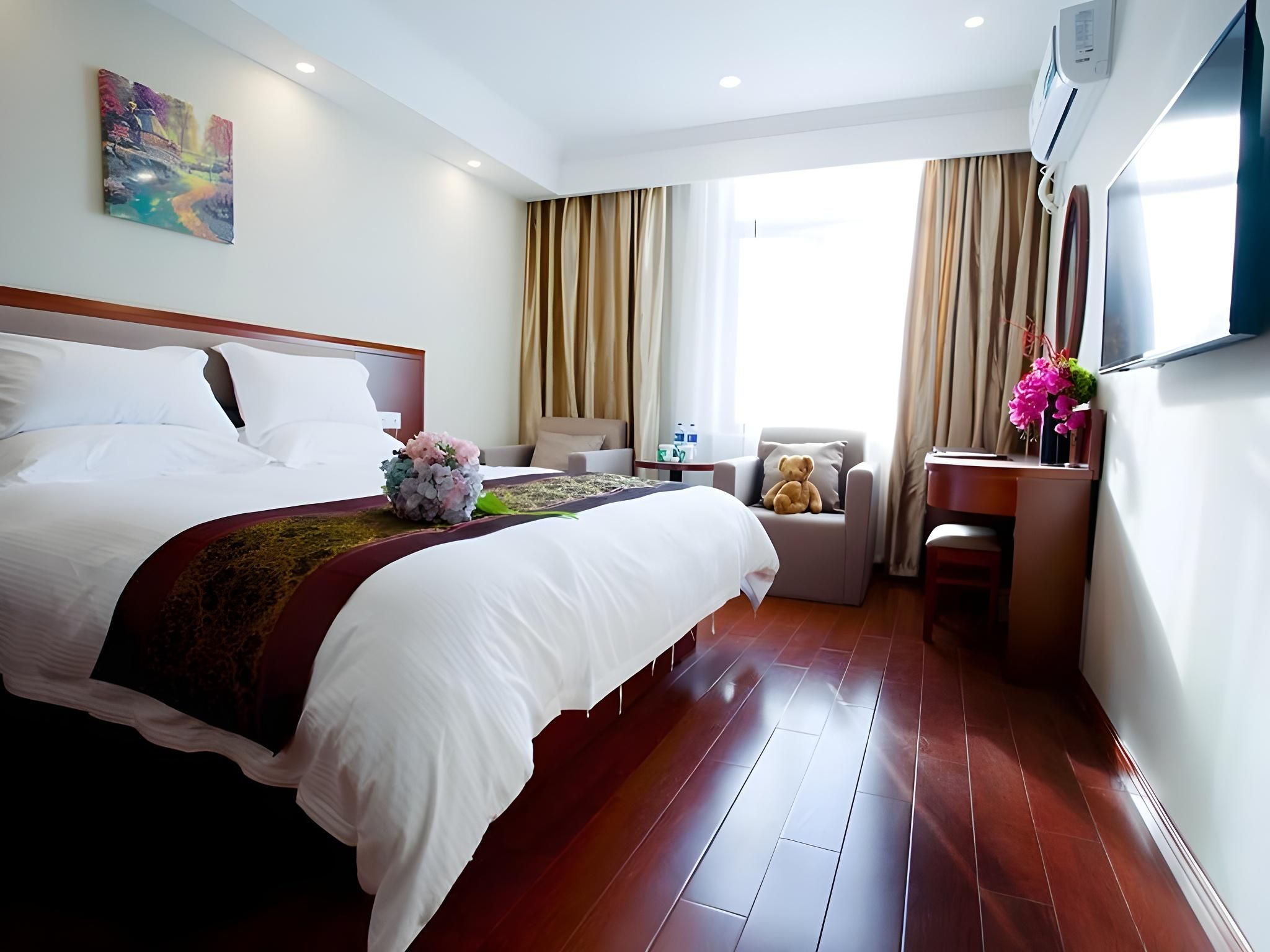 Business Queen Room