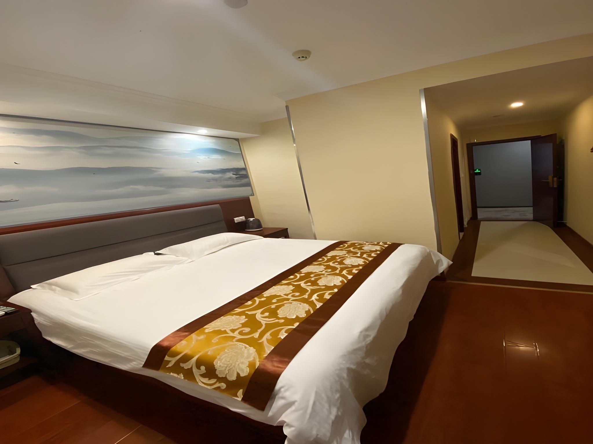 GTR Special offer - Guest Room with One 1.8M Bed