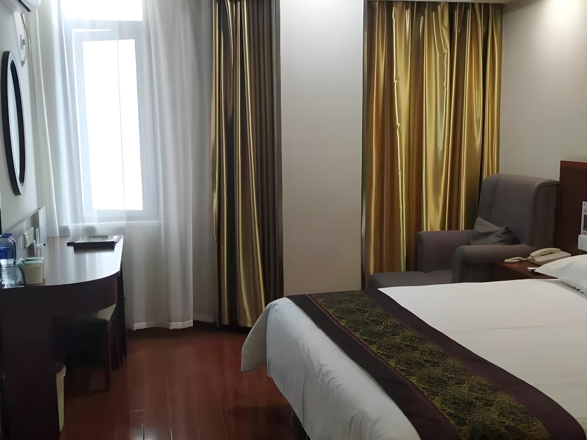 Business Queen Room