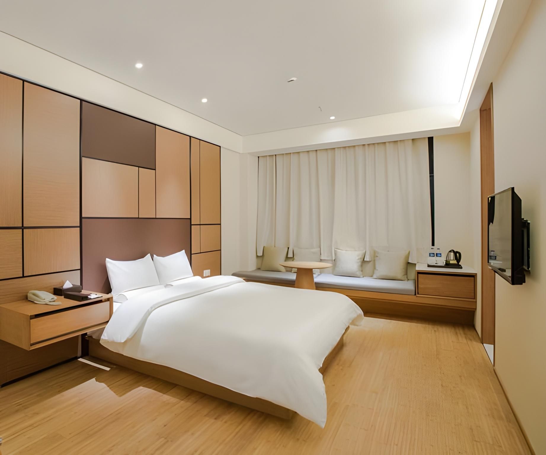 Hotel Queen Room