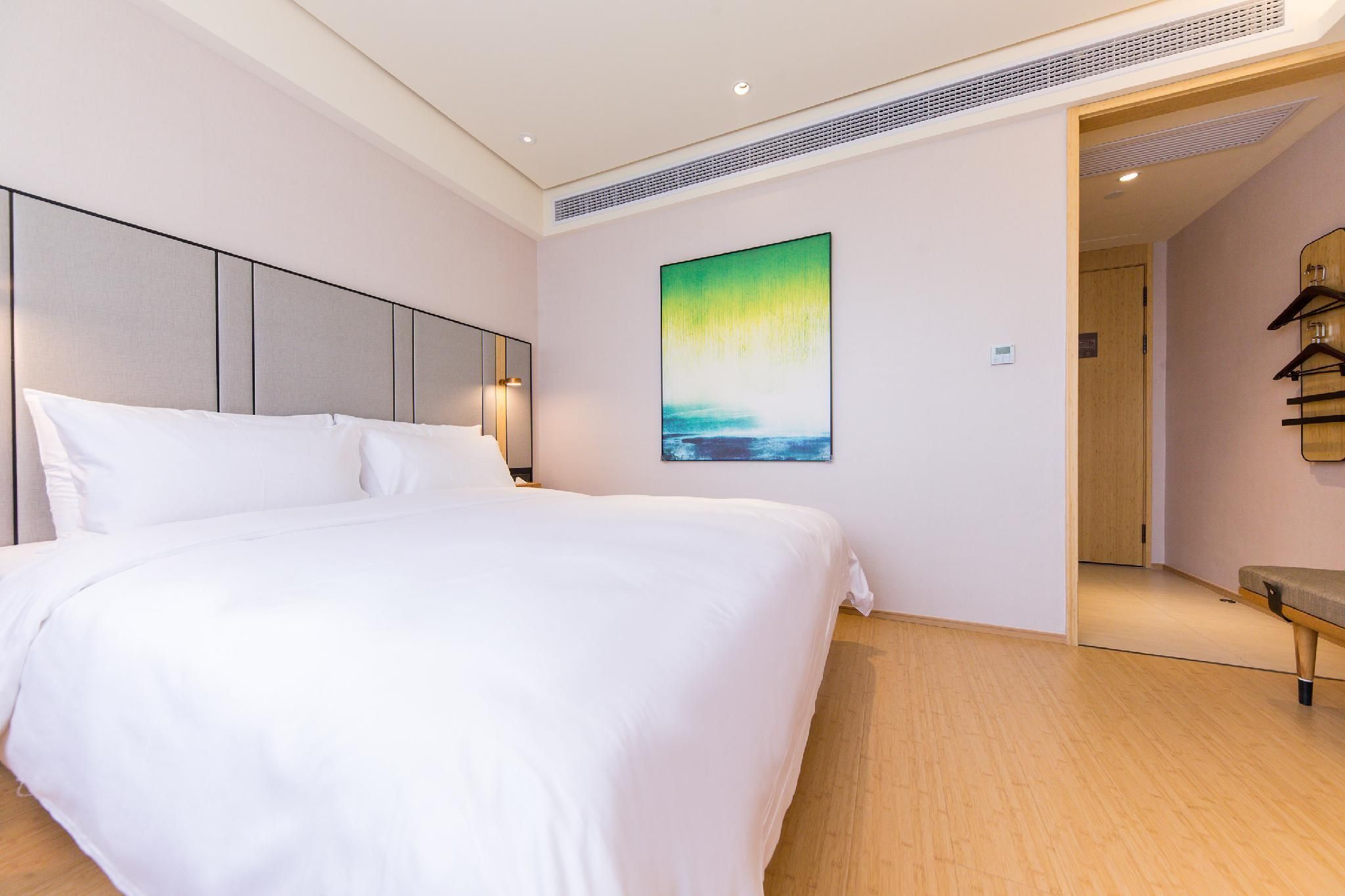 Hotel Queen Room