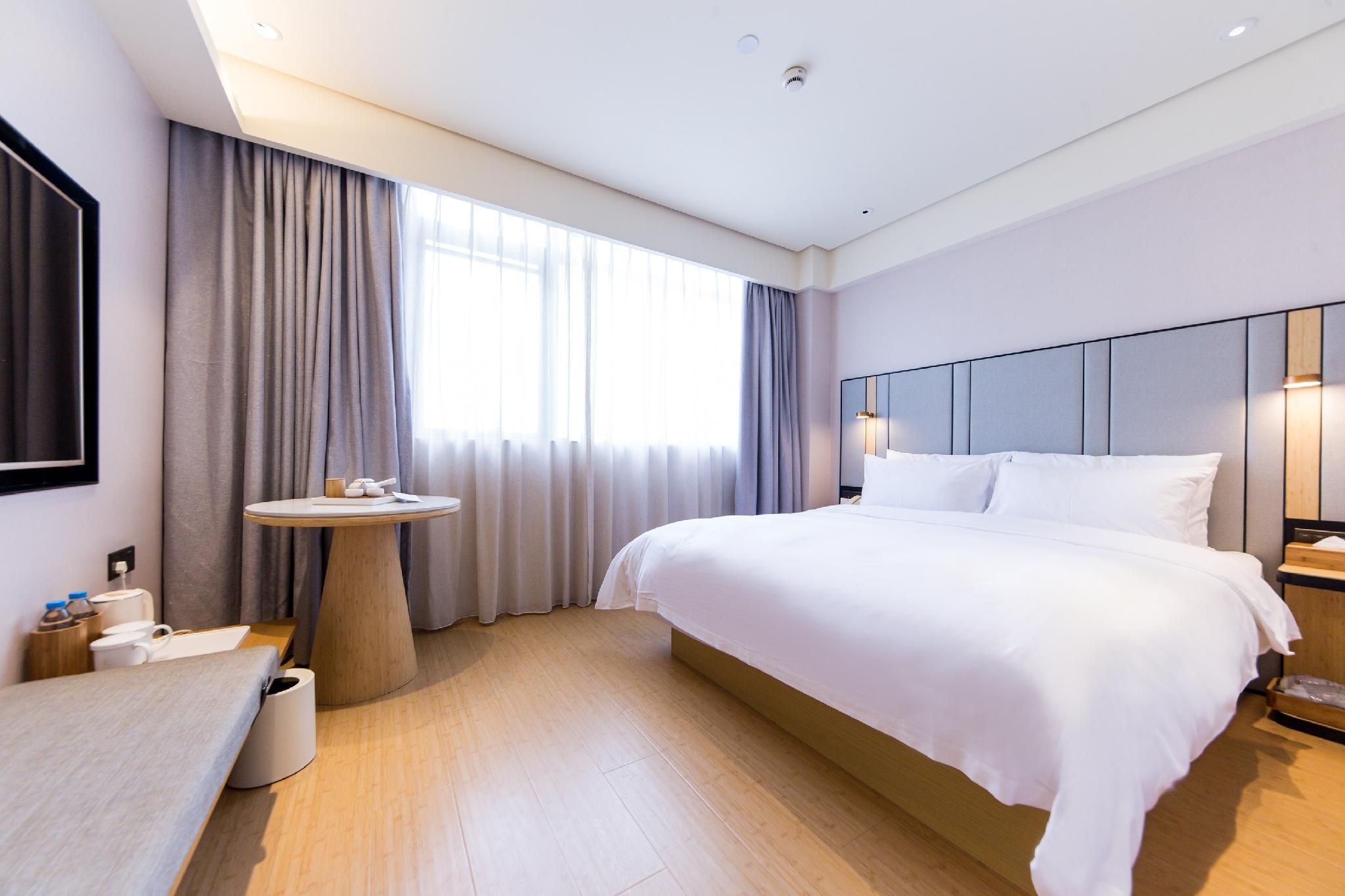Hotel Queen Room