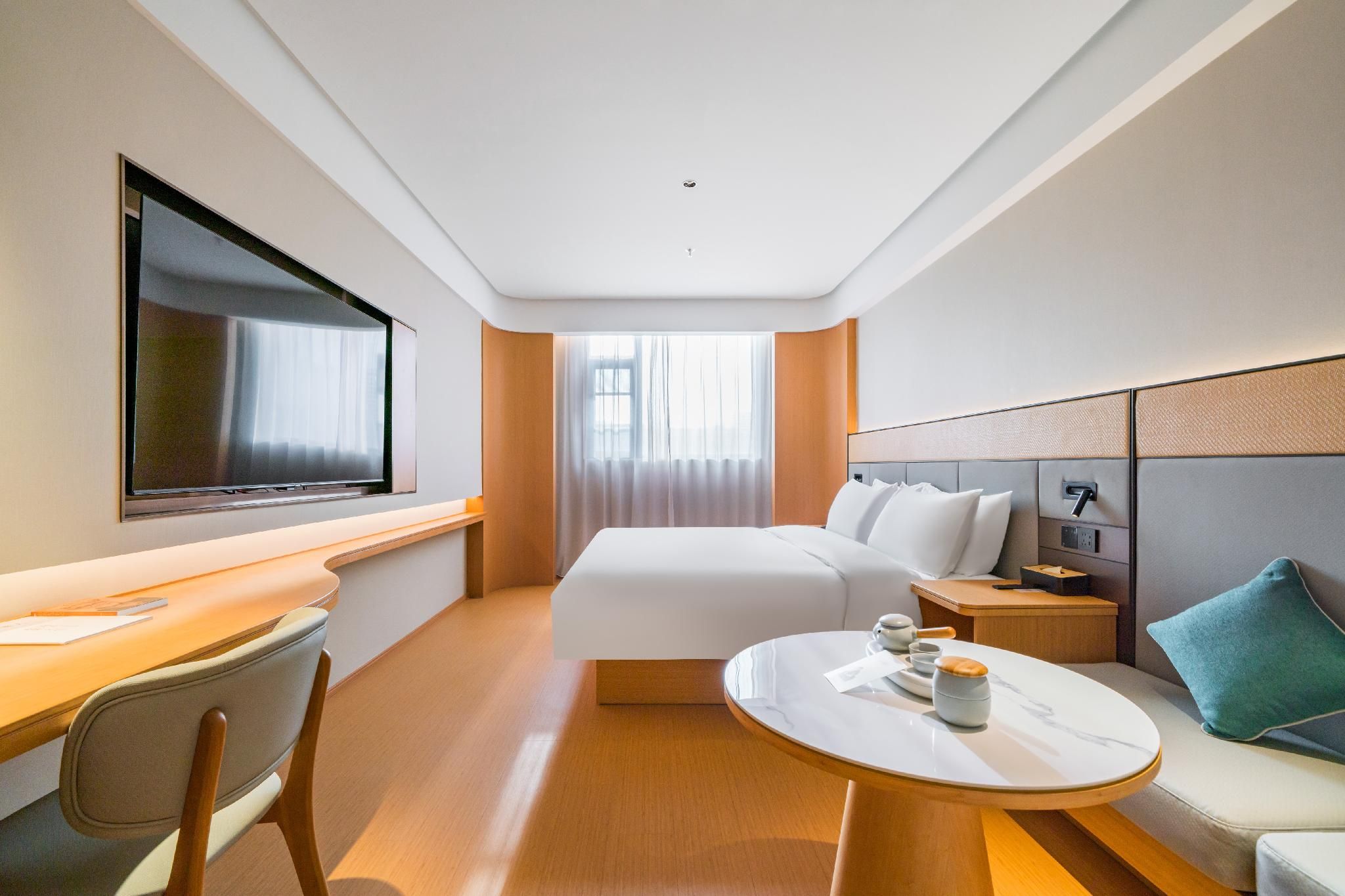 Huazhu - Room With Bed