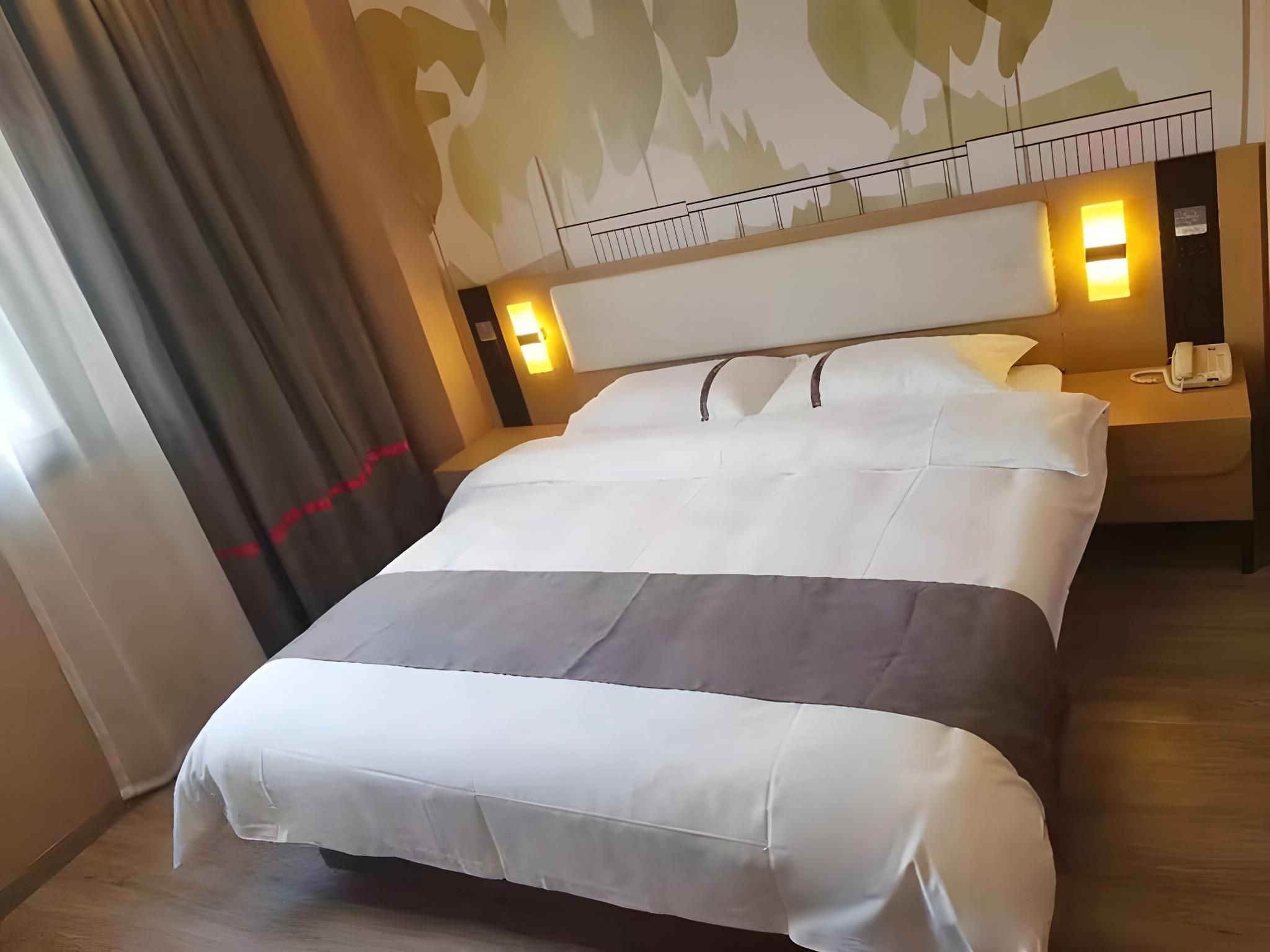 Business Queen Room