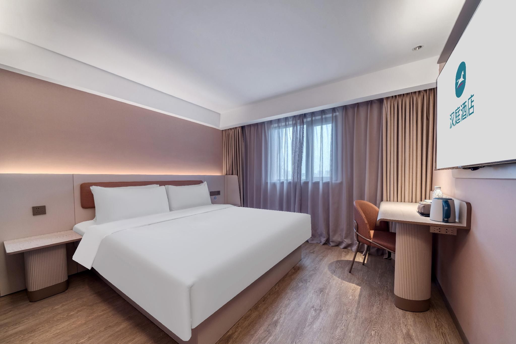 Queen Superior Room