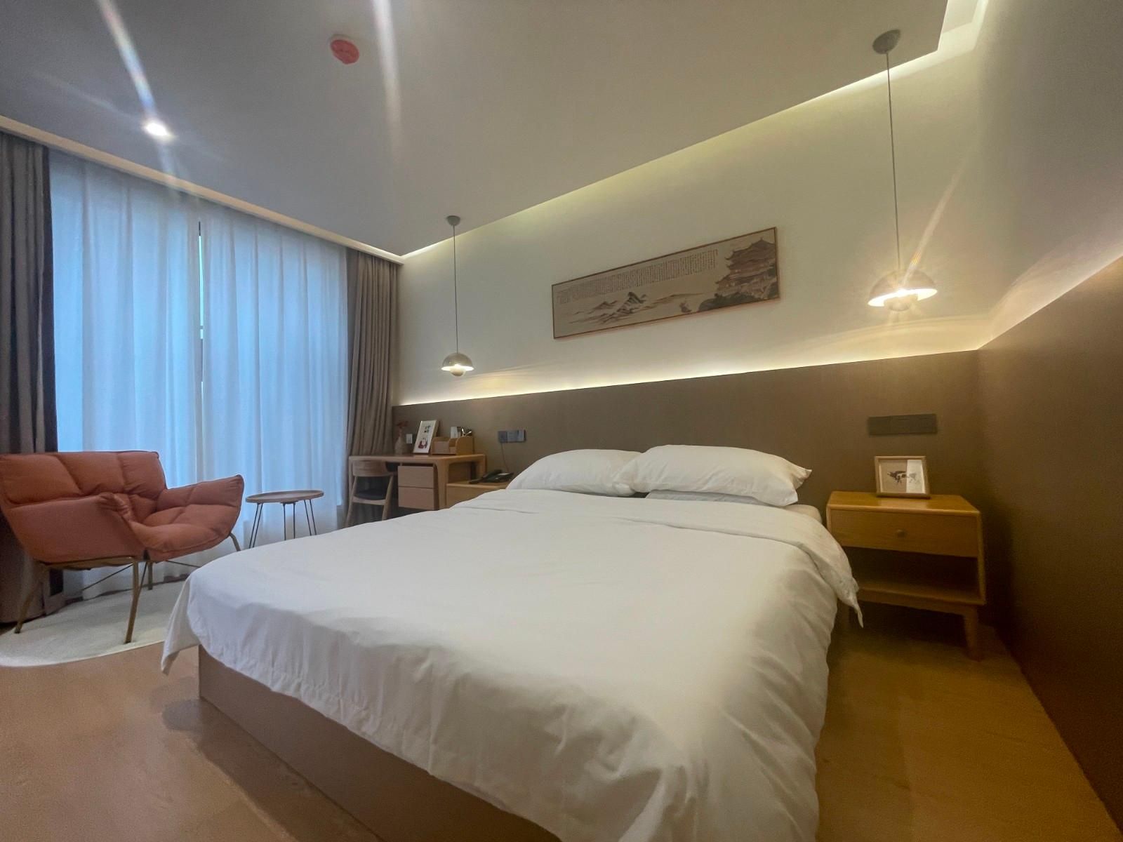 Queen Room with Spa Bath