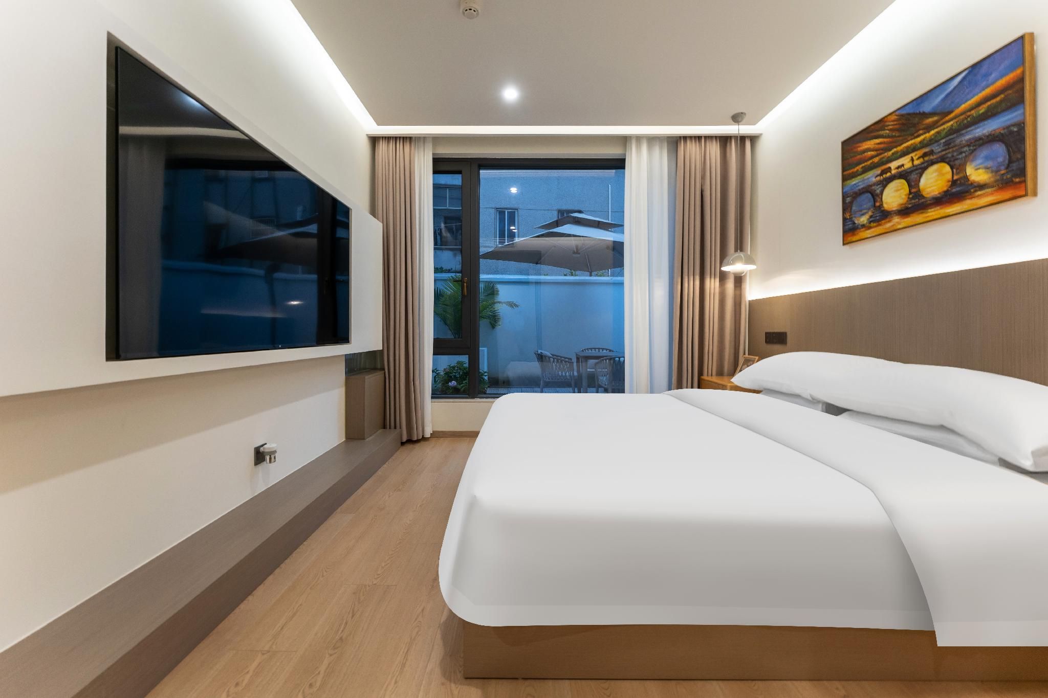 Suite with Jacuzzi and Garden