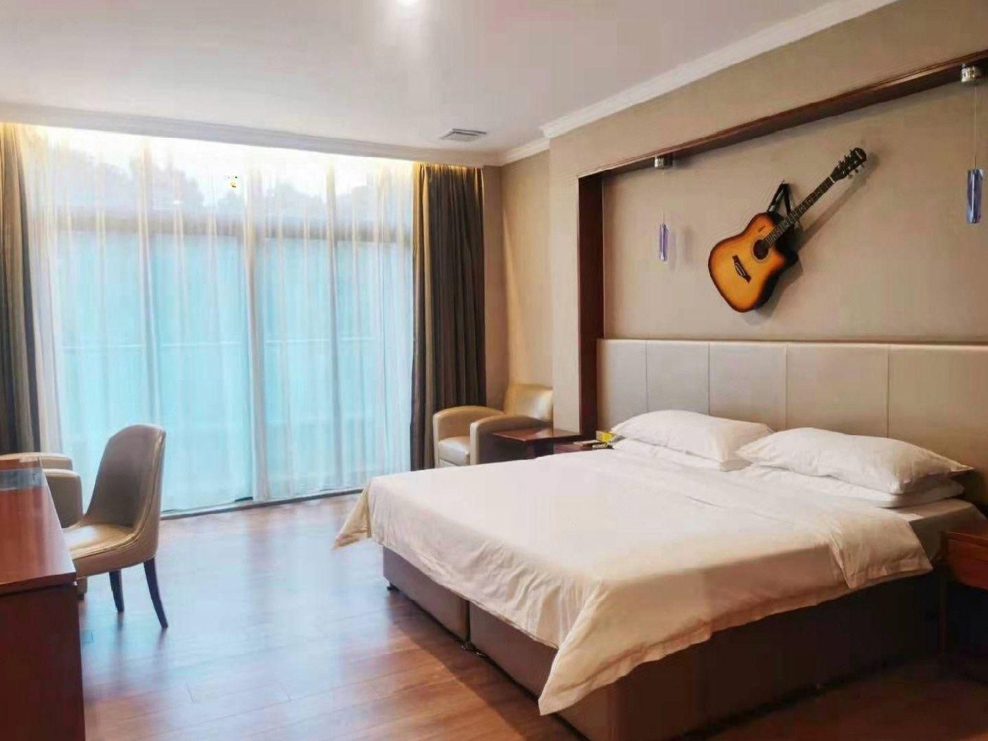 Vienna - Functional Chess Suite Room
