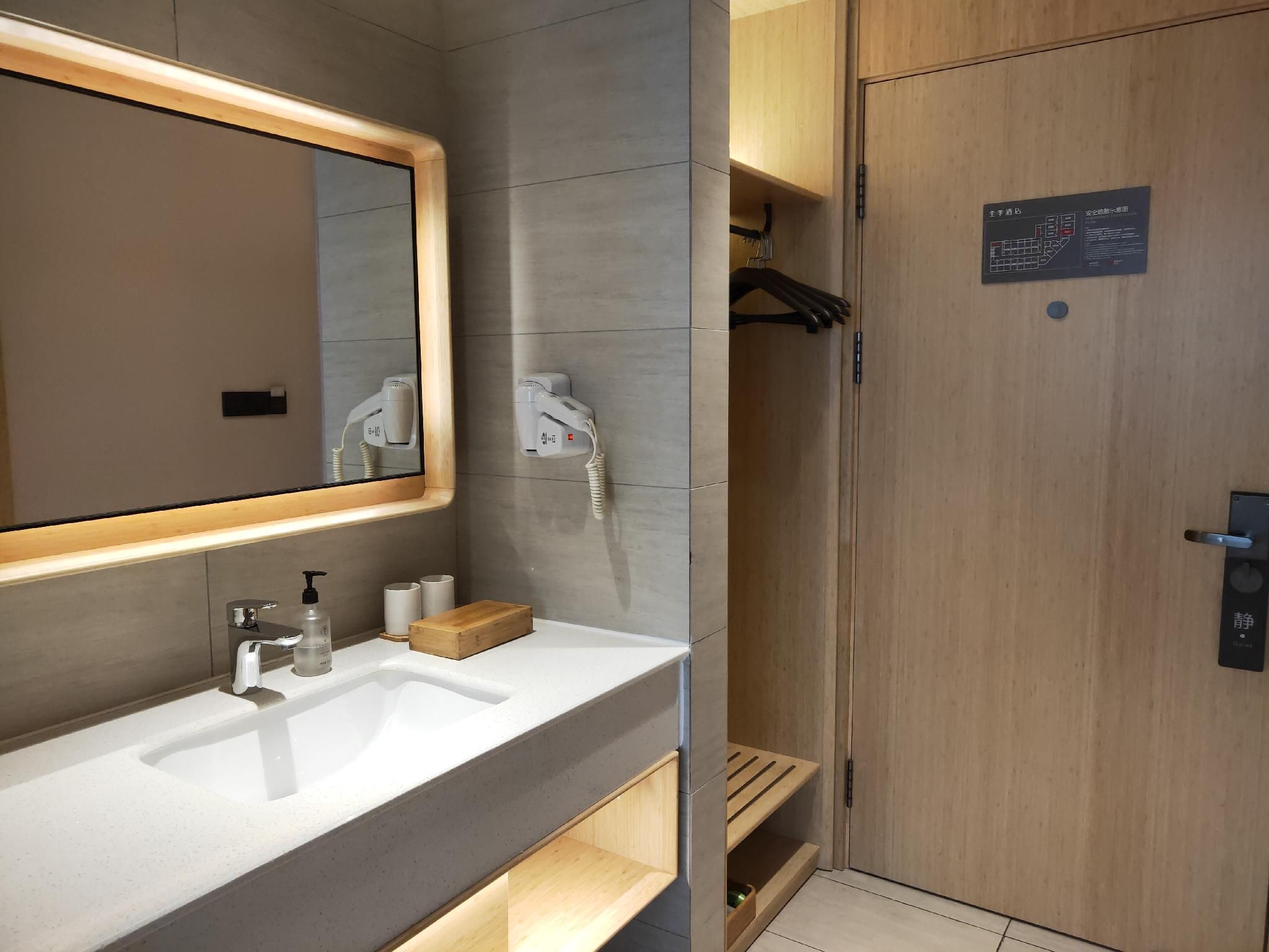 Business Queen Bed Room