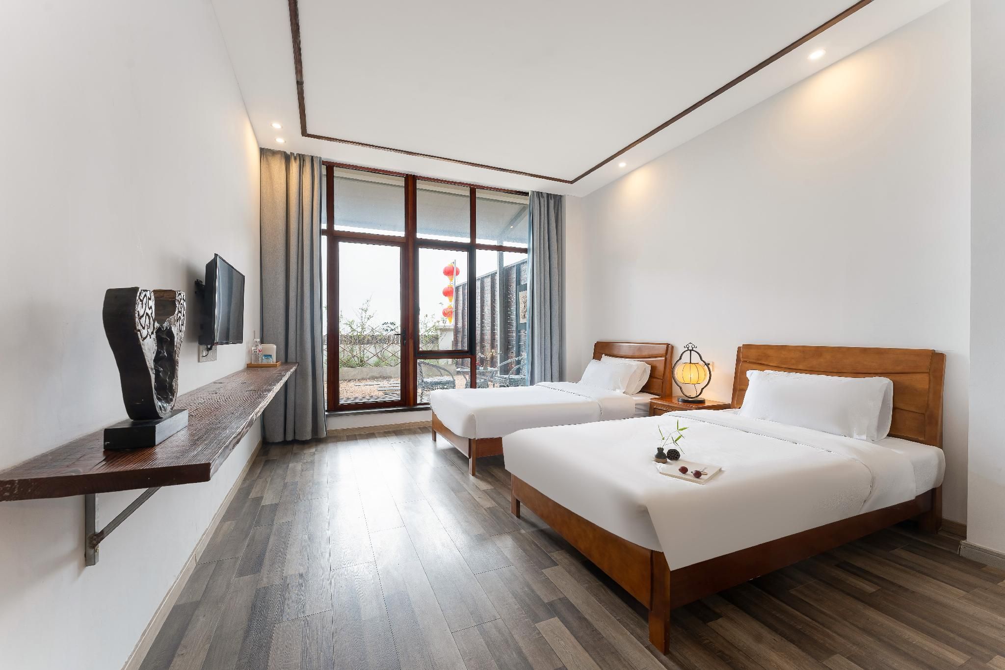 Twin Suite with Balcony - Non-Smoking
