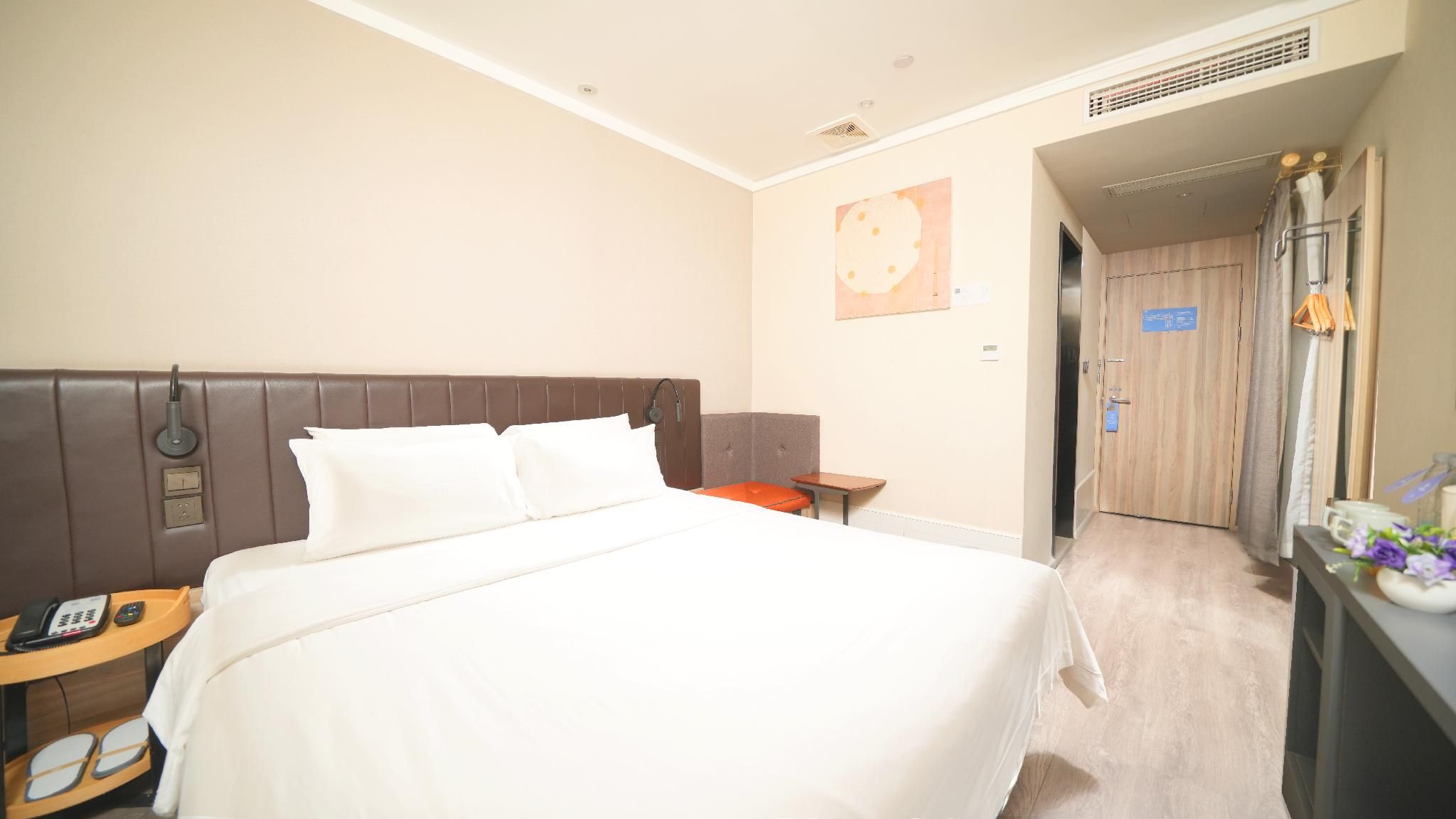 Huazhu - Room With Bed