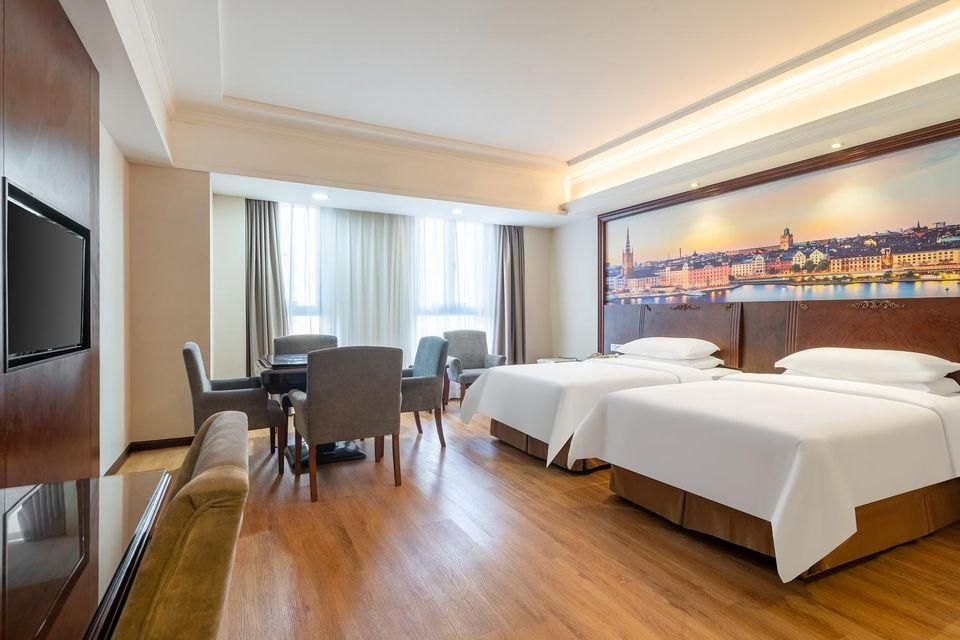 Vienna - Functional Chess Room With Twin Bed