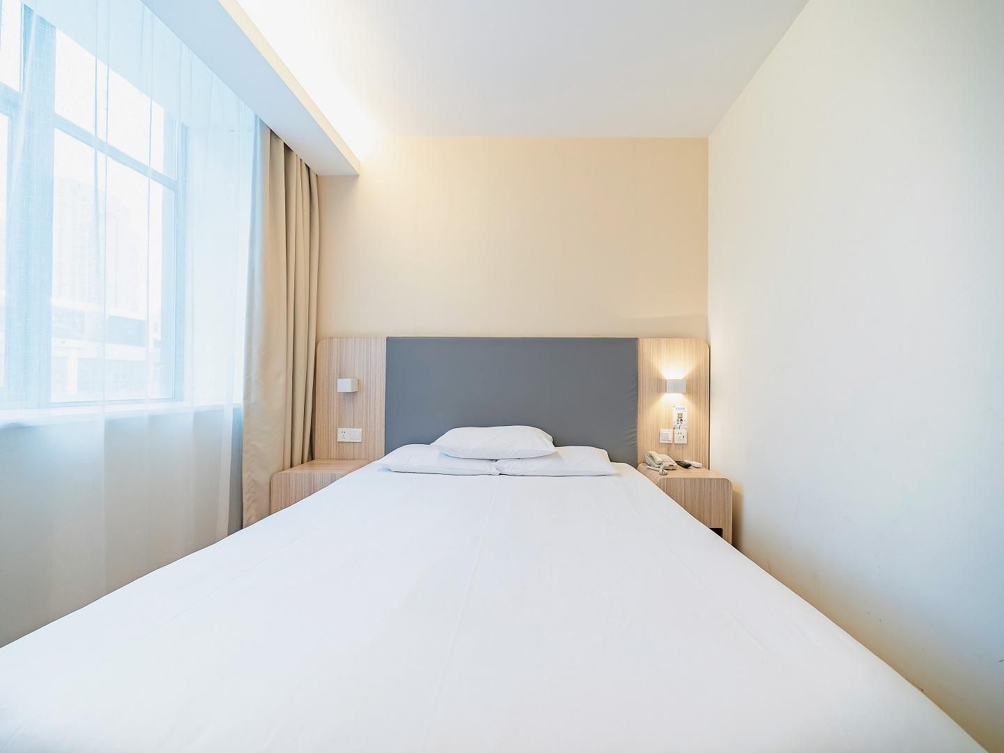 Hotel Queen Room