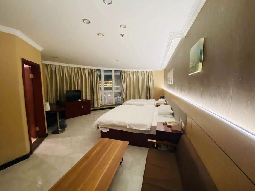 Queen Room with View