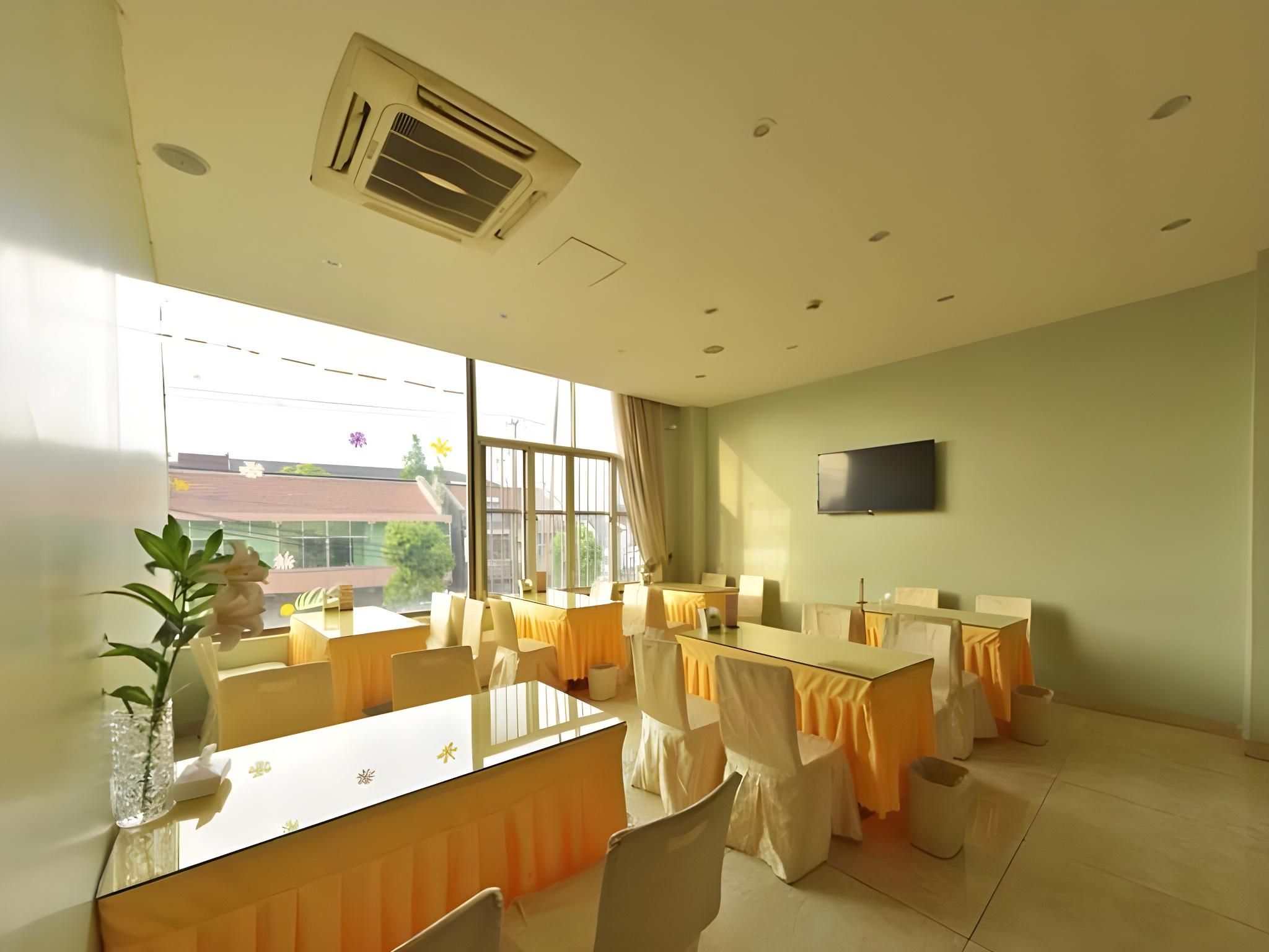 GreenTree Inn Shanghai Songjiang District Yanshou Road Li Tower