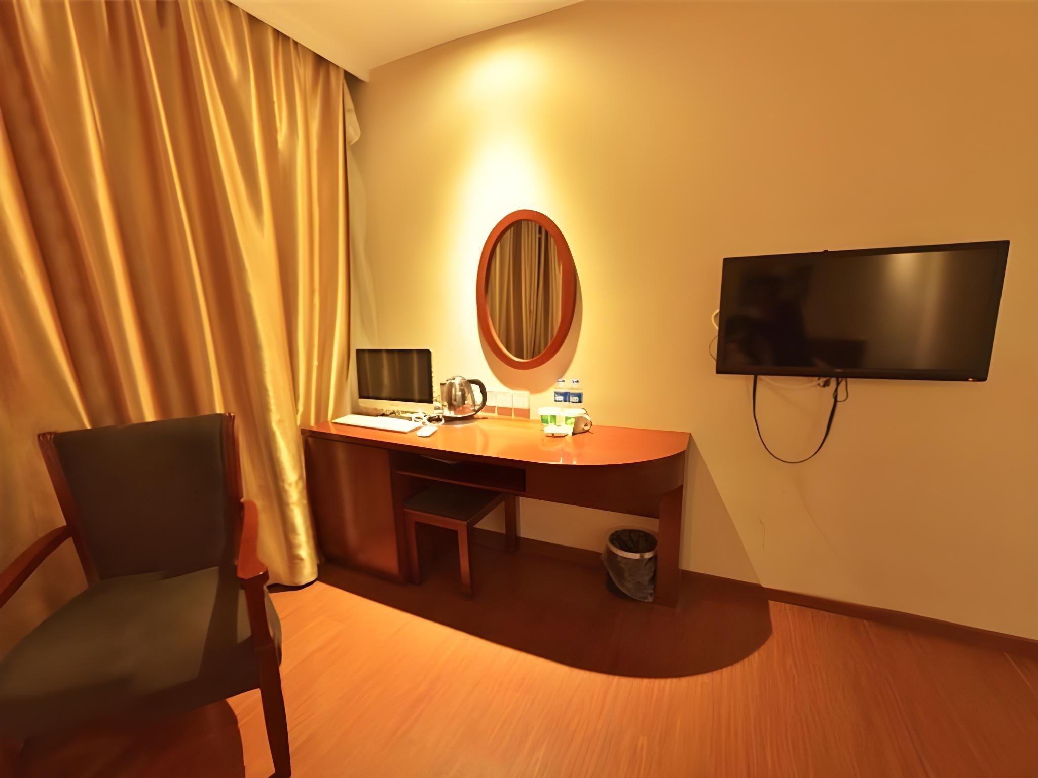 GTI - Business 1 Bed Room, 1.8M Bed