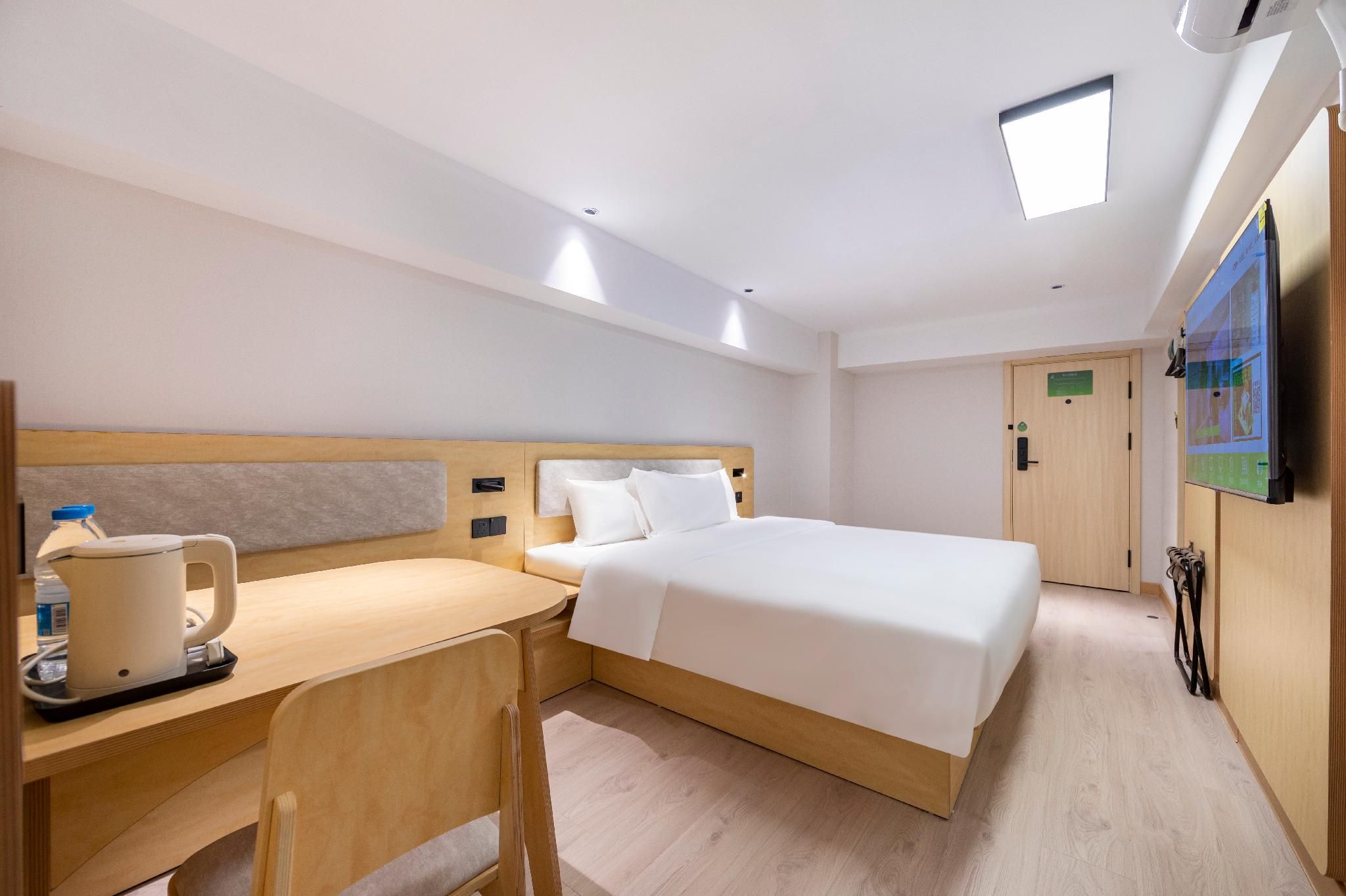 Huazhu - Room With Bed