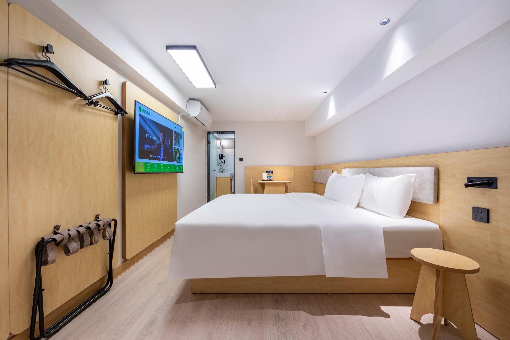 Huazhu - Room With Bed