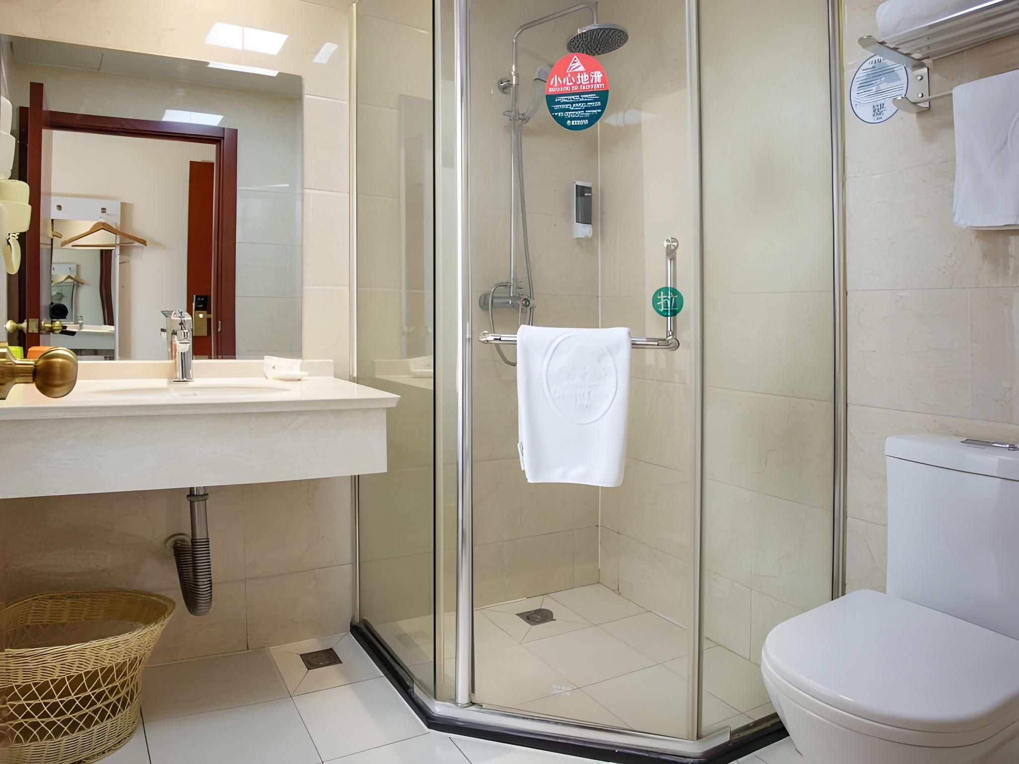 Hotel Queen Room