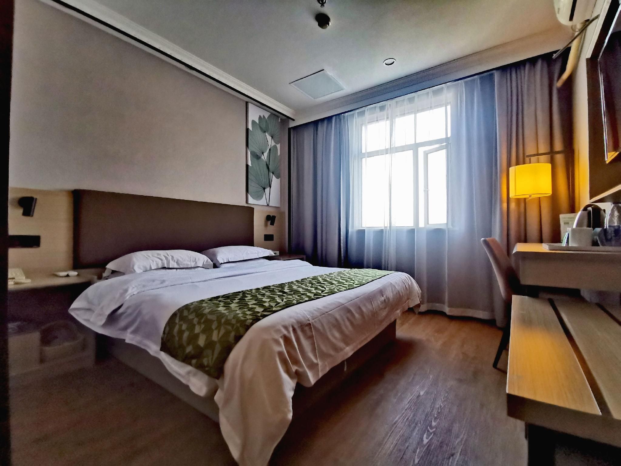 GTR - Guest Room with One 1.8M Bed