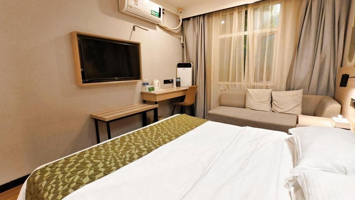 GTI - 1 Bed Guest Room no Window, 1.8M Bed