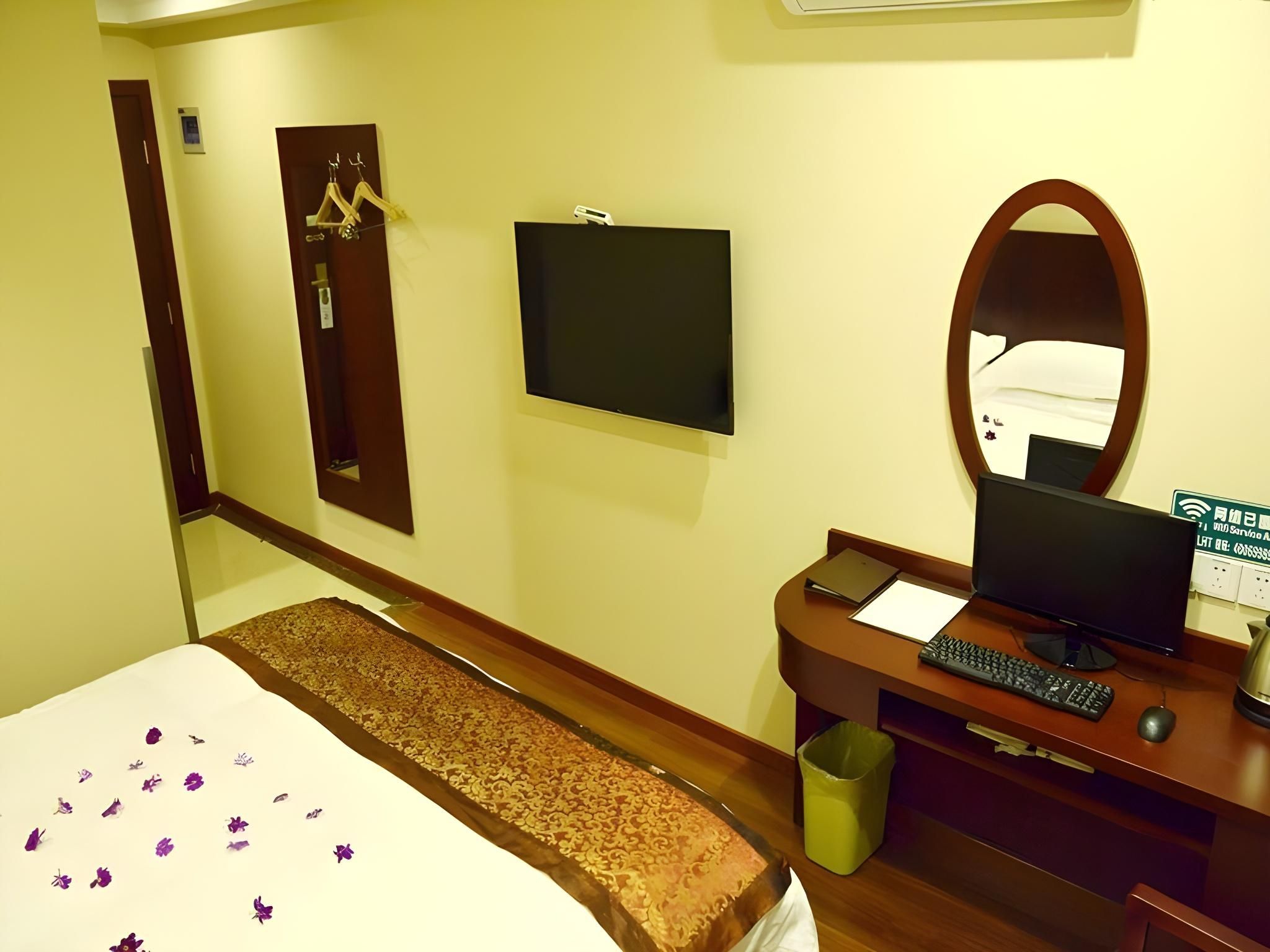 Business Queen Room