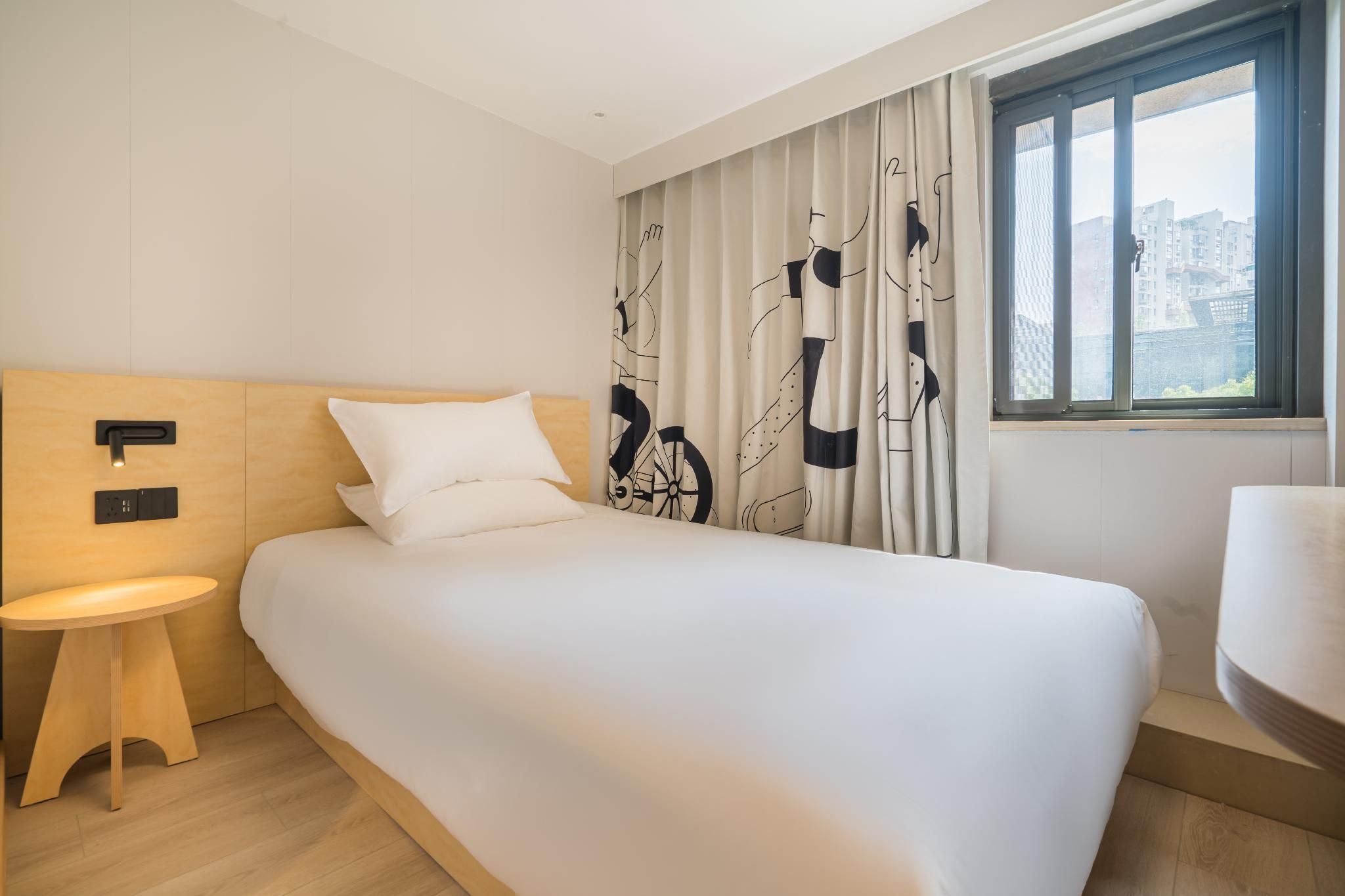 Huazhu - Bed Room A