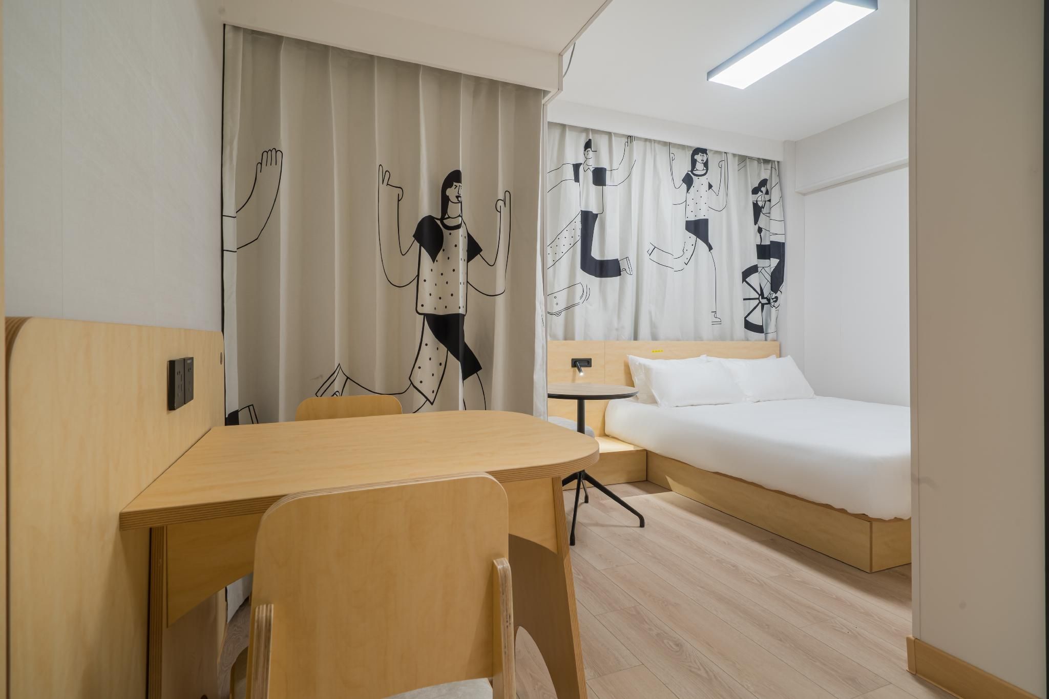 Huazhu - Superior BedRoom