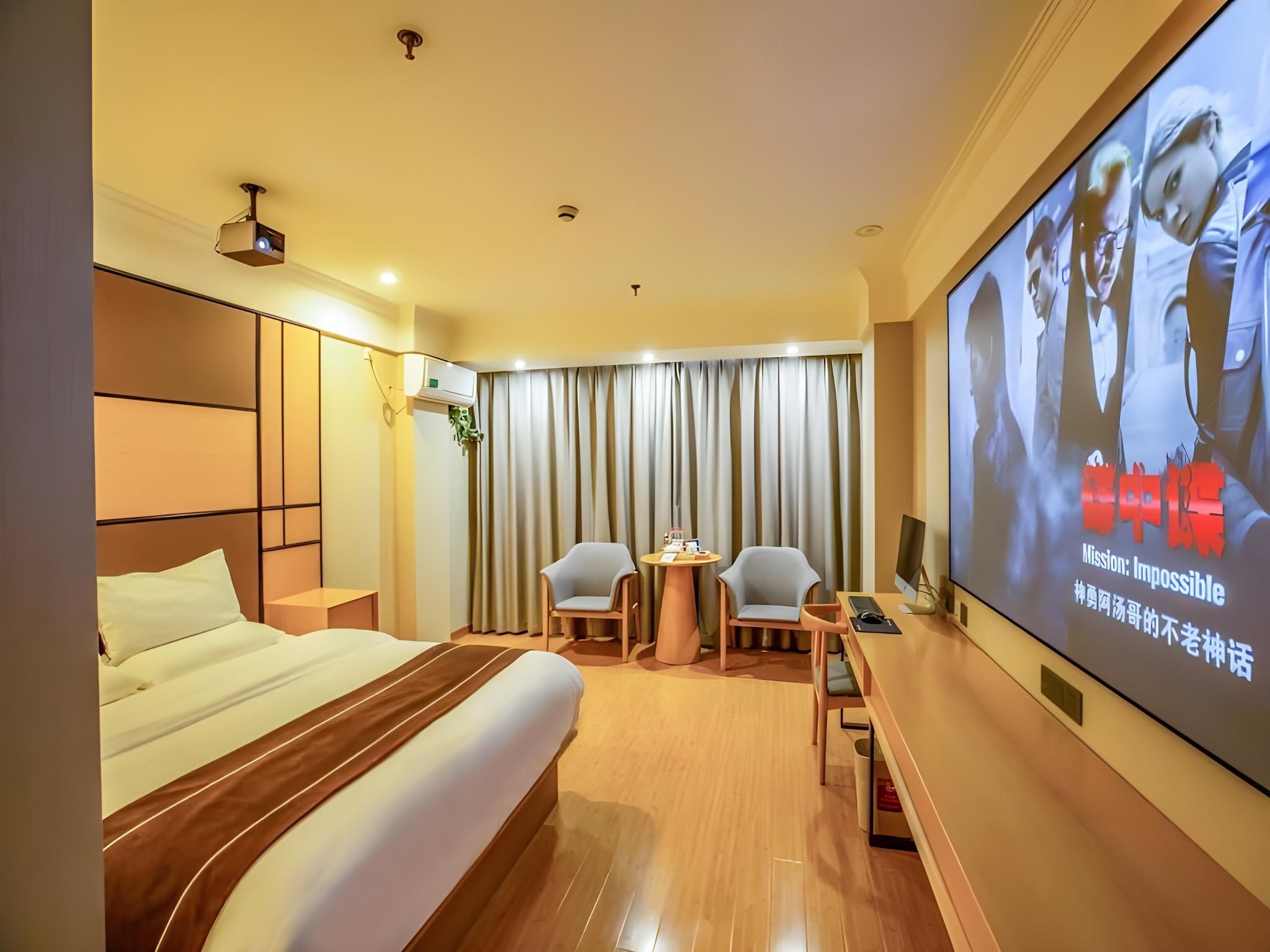 Feature Queen Room