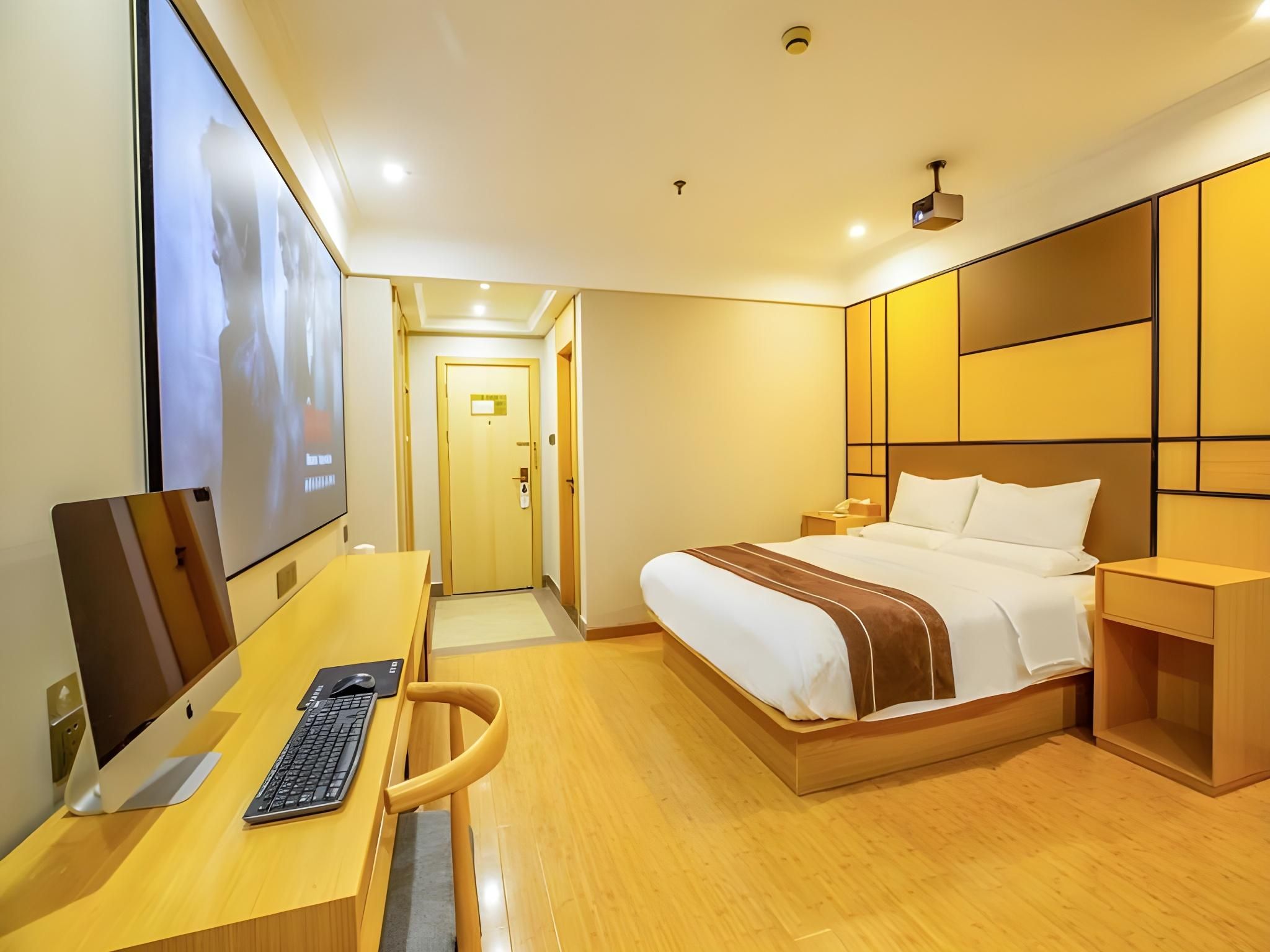 Feature Queen Room