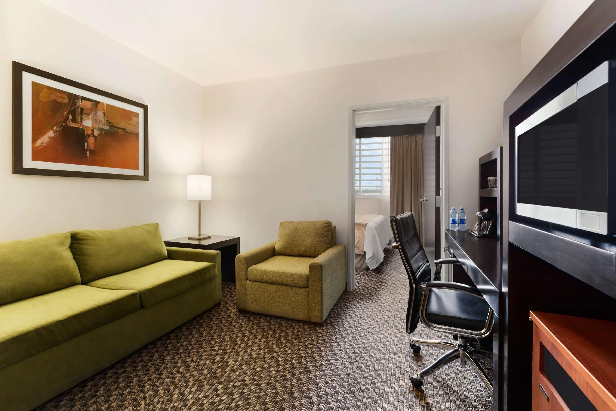 DoubleTree by Hilton Queretaro 1 KING BED JUNIOR SUITE-NONSMOKING 2