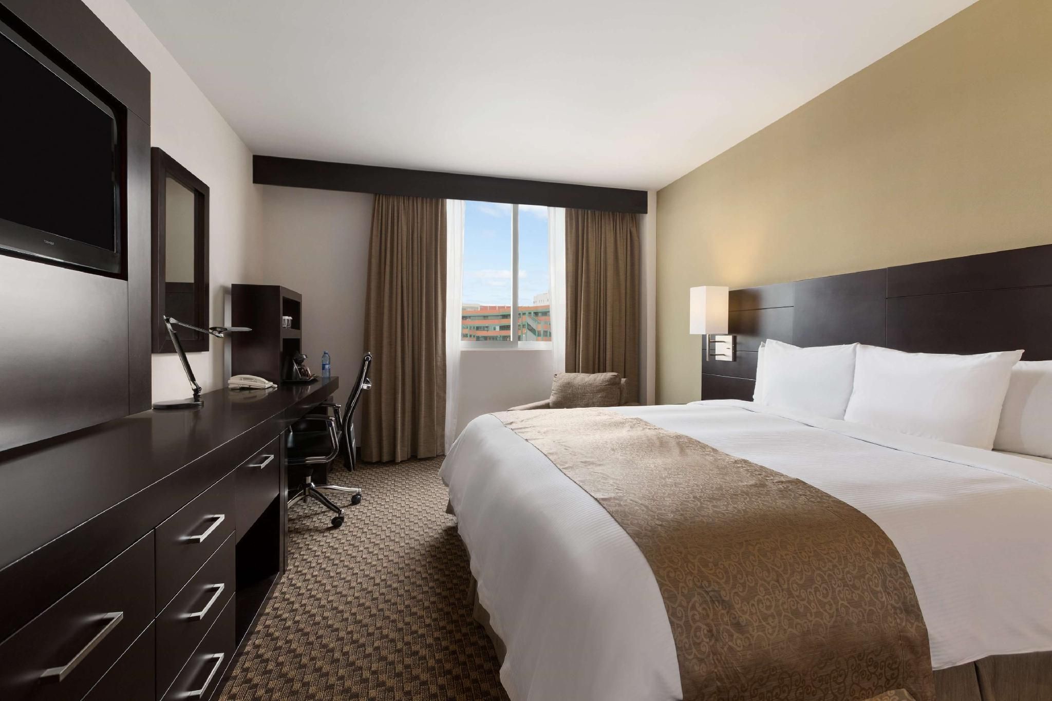 1 KING BED-NONSMOKING