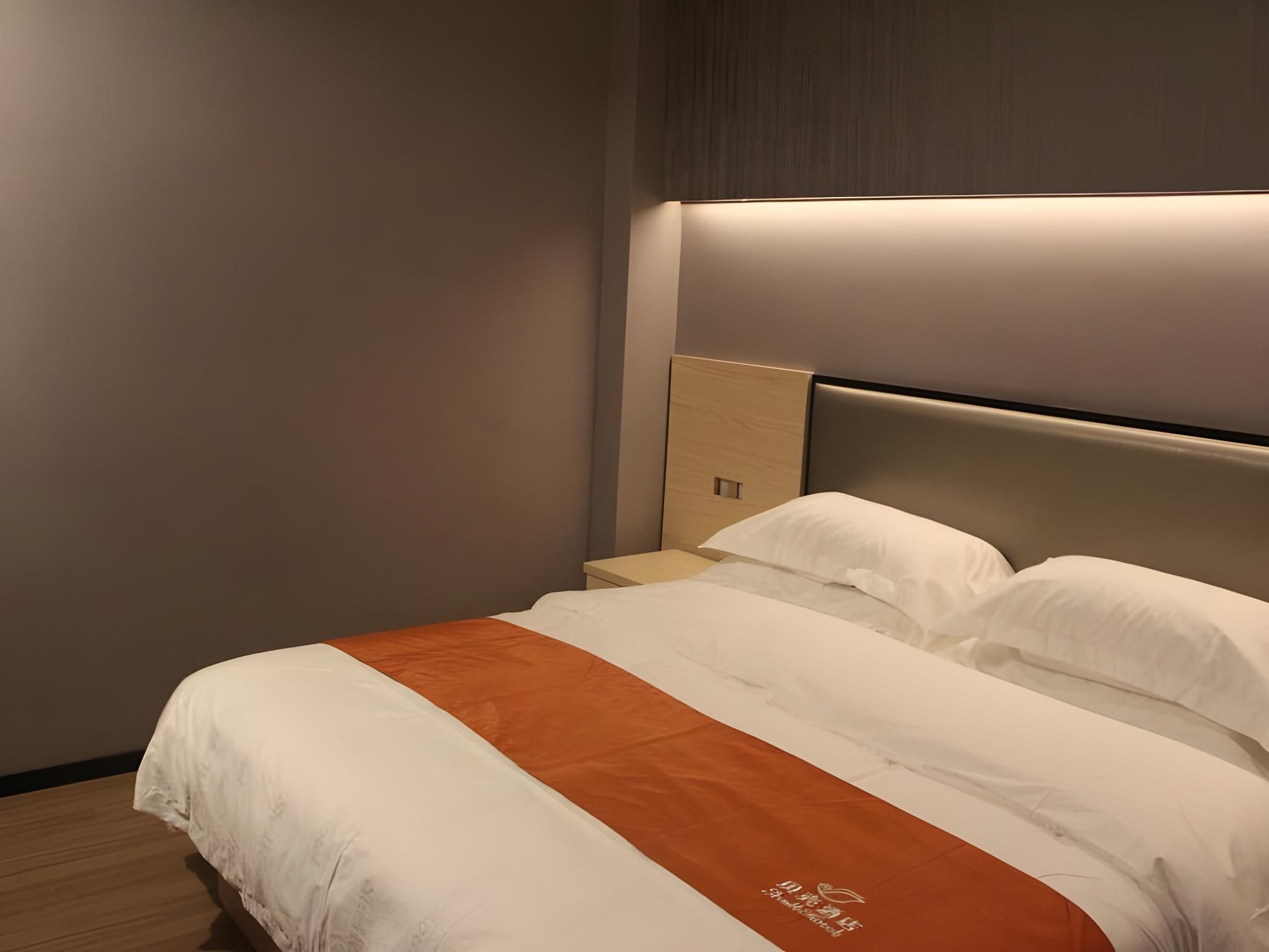 Business Queen Room