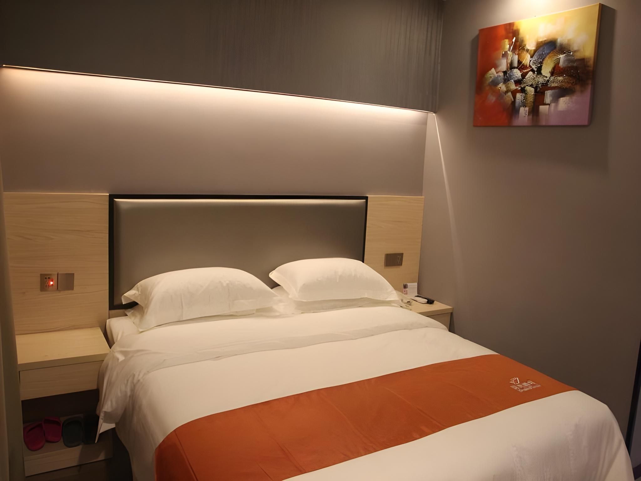 GTI - Fashion Superior 1 Bed Room, AC