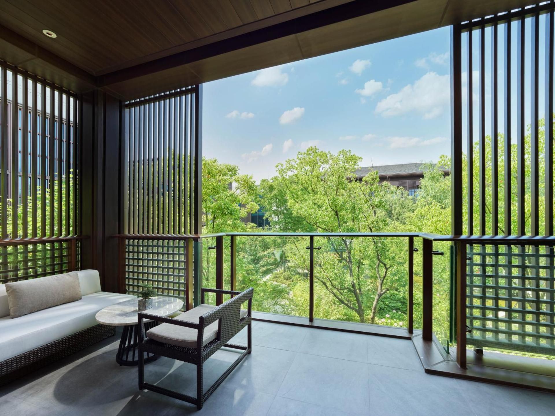 King Deluxe Suite Garden View With Balcony