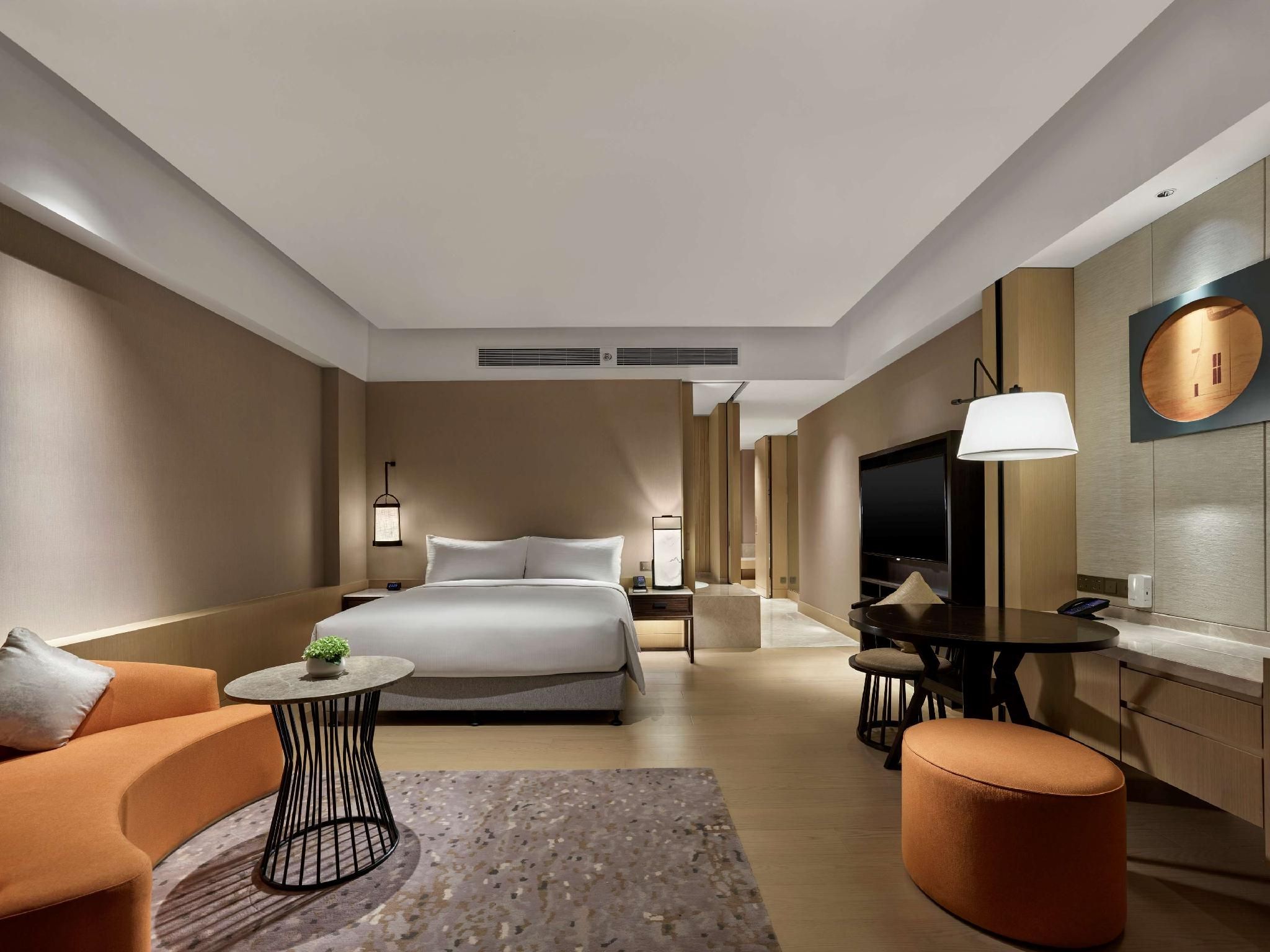 KING PREMIUM ROOM LAKE VIEW
