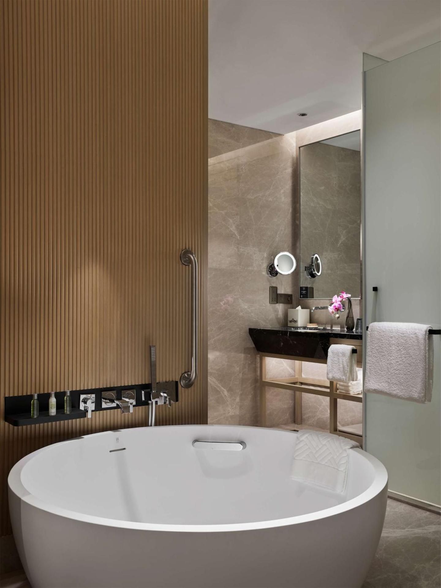 Executive King Room with Garden View and Balcony