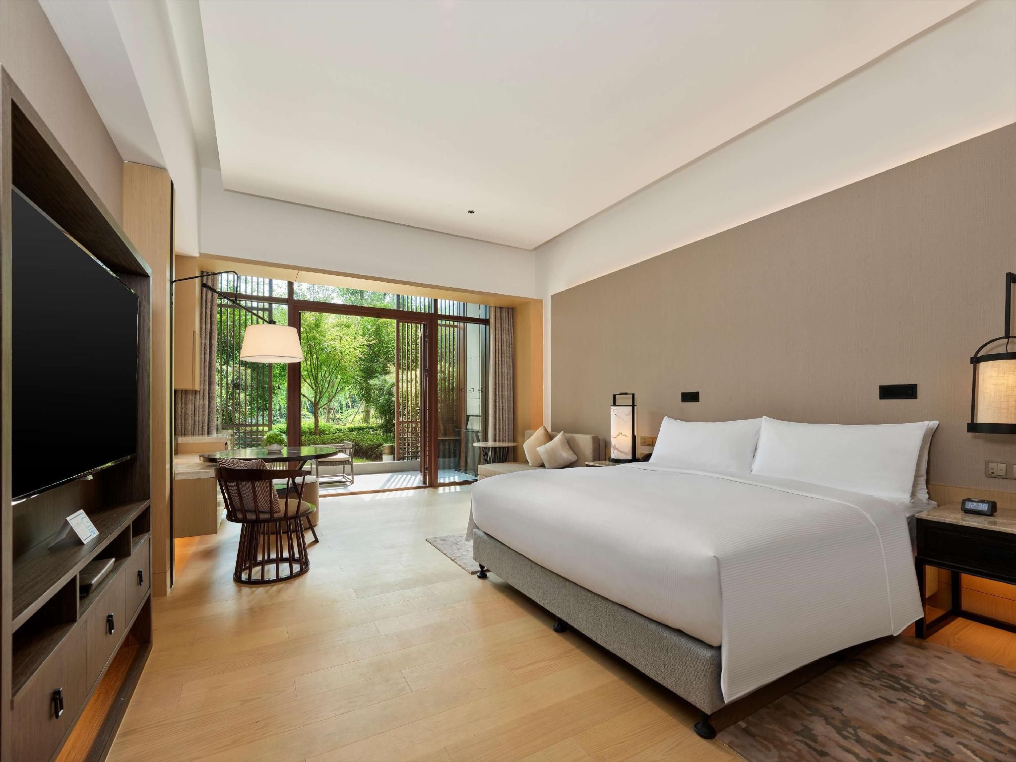 King Deluxe Room With Courtyard
