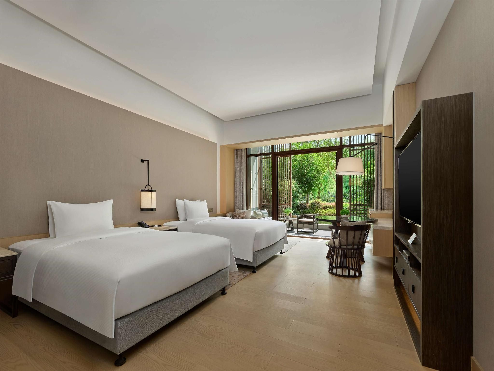 TWIN DELUXE ROOM WITH COURTYARD
