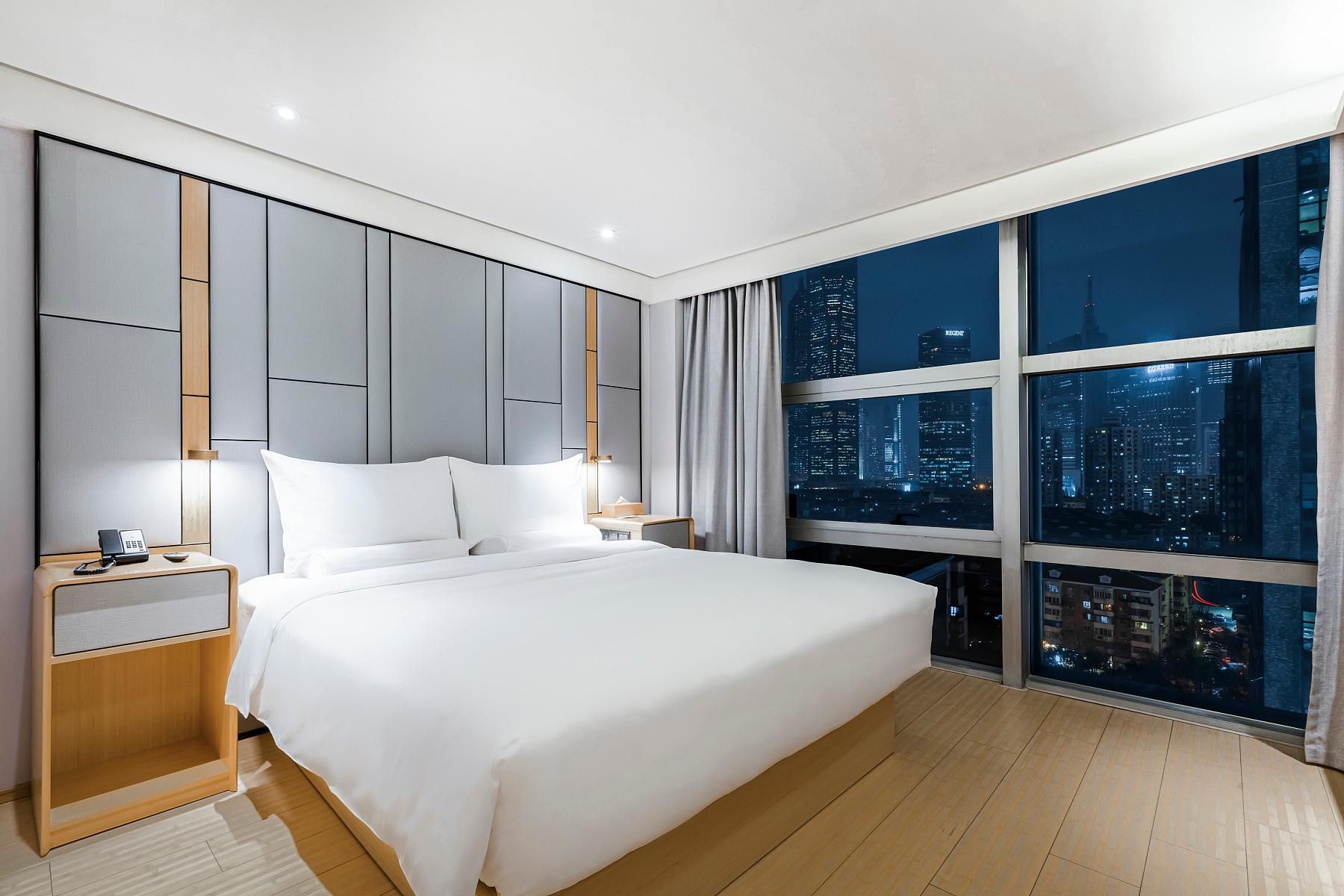 Superior Queen Room with View