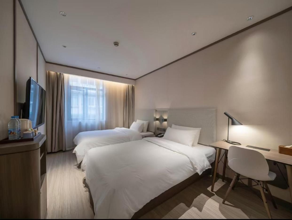 Huazhu - Room With Bed