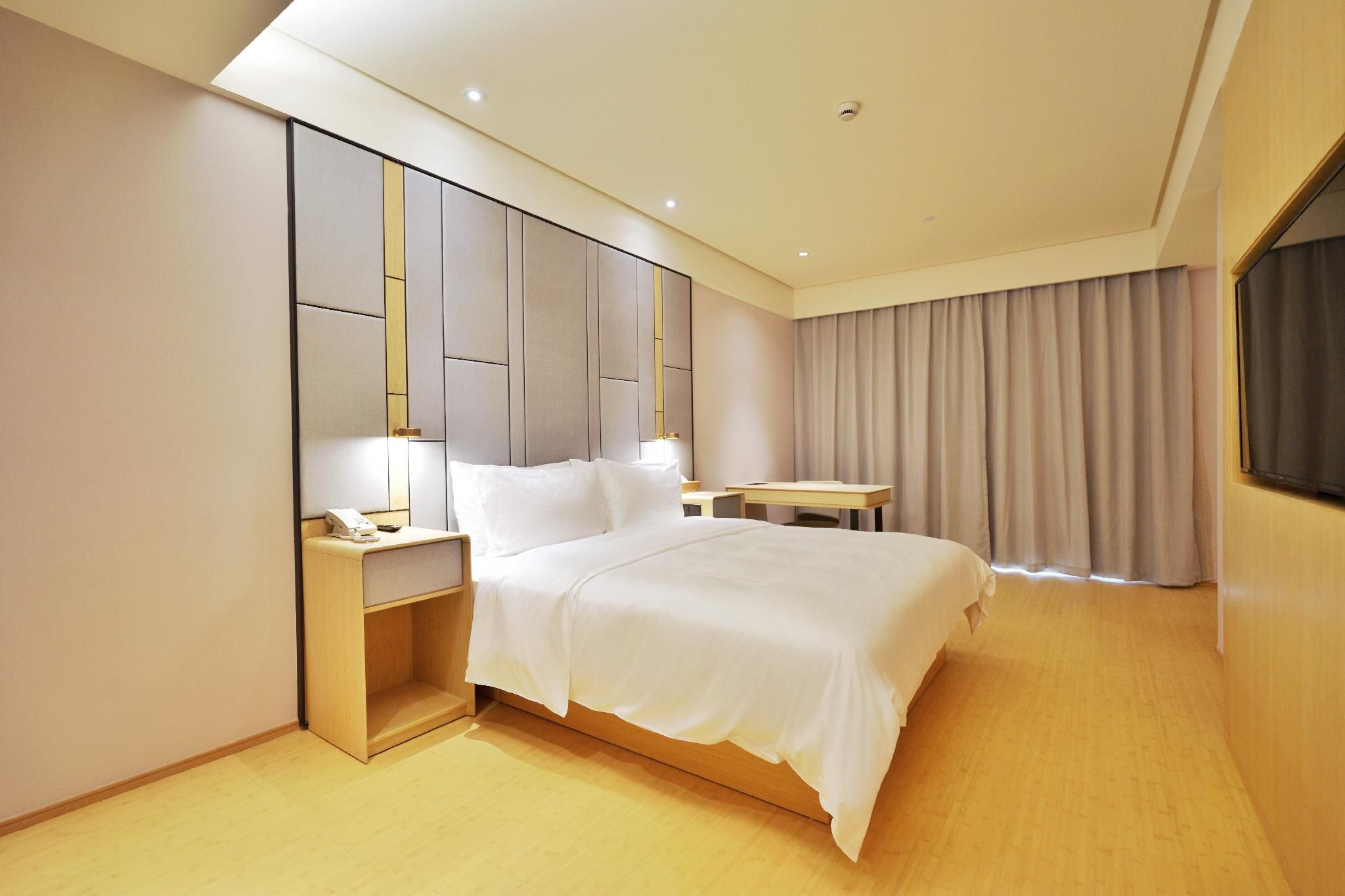 Huazhu - Deluxe Bed Room