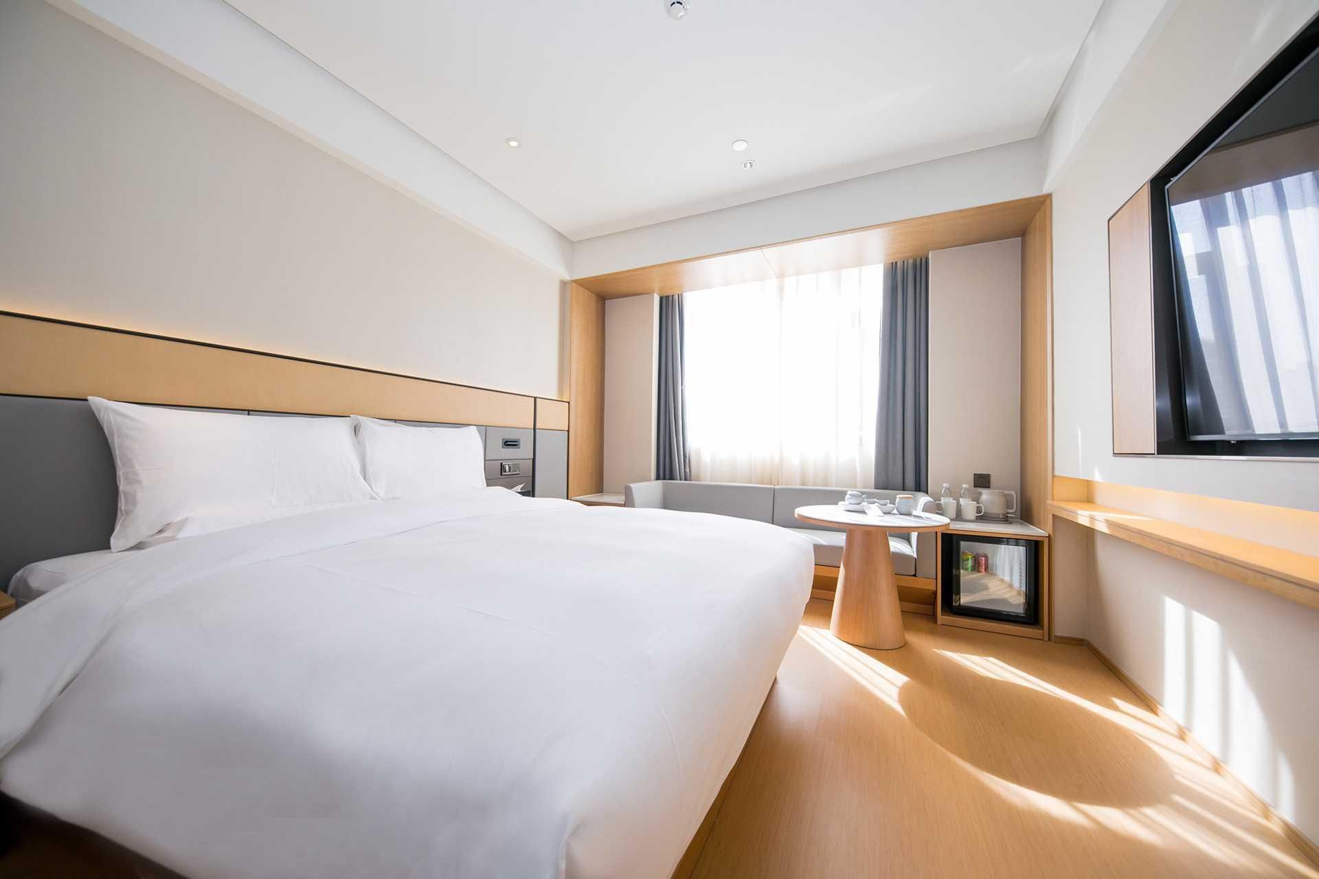 Business Queen Bed Room