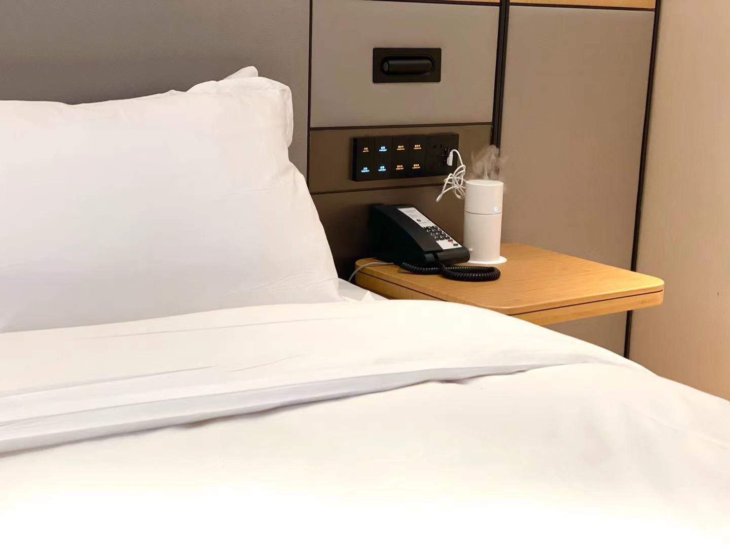 Huazhu - Room With Bed