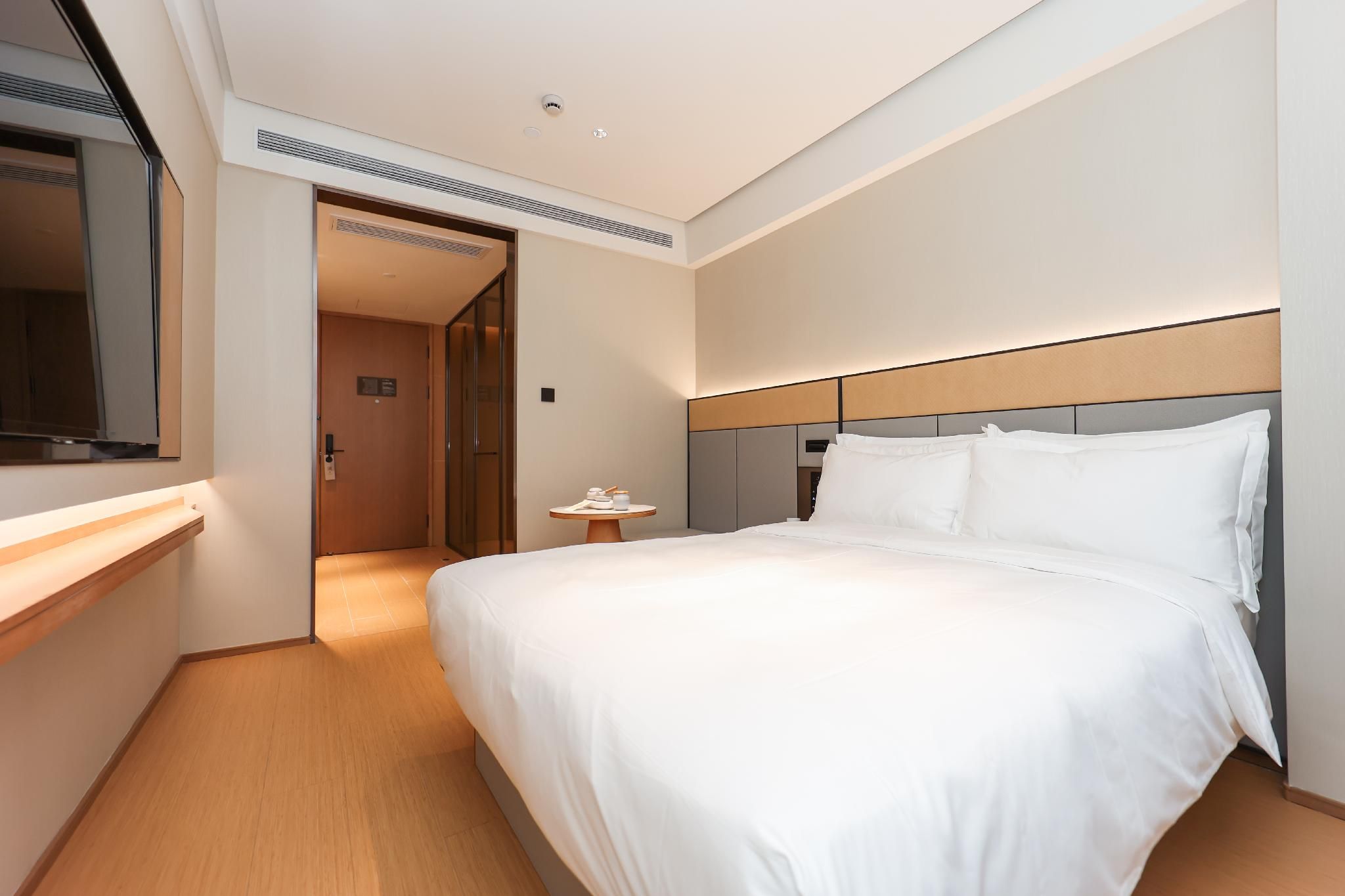 Huazhu - Room With Bed