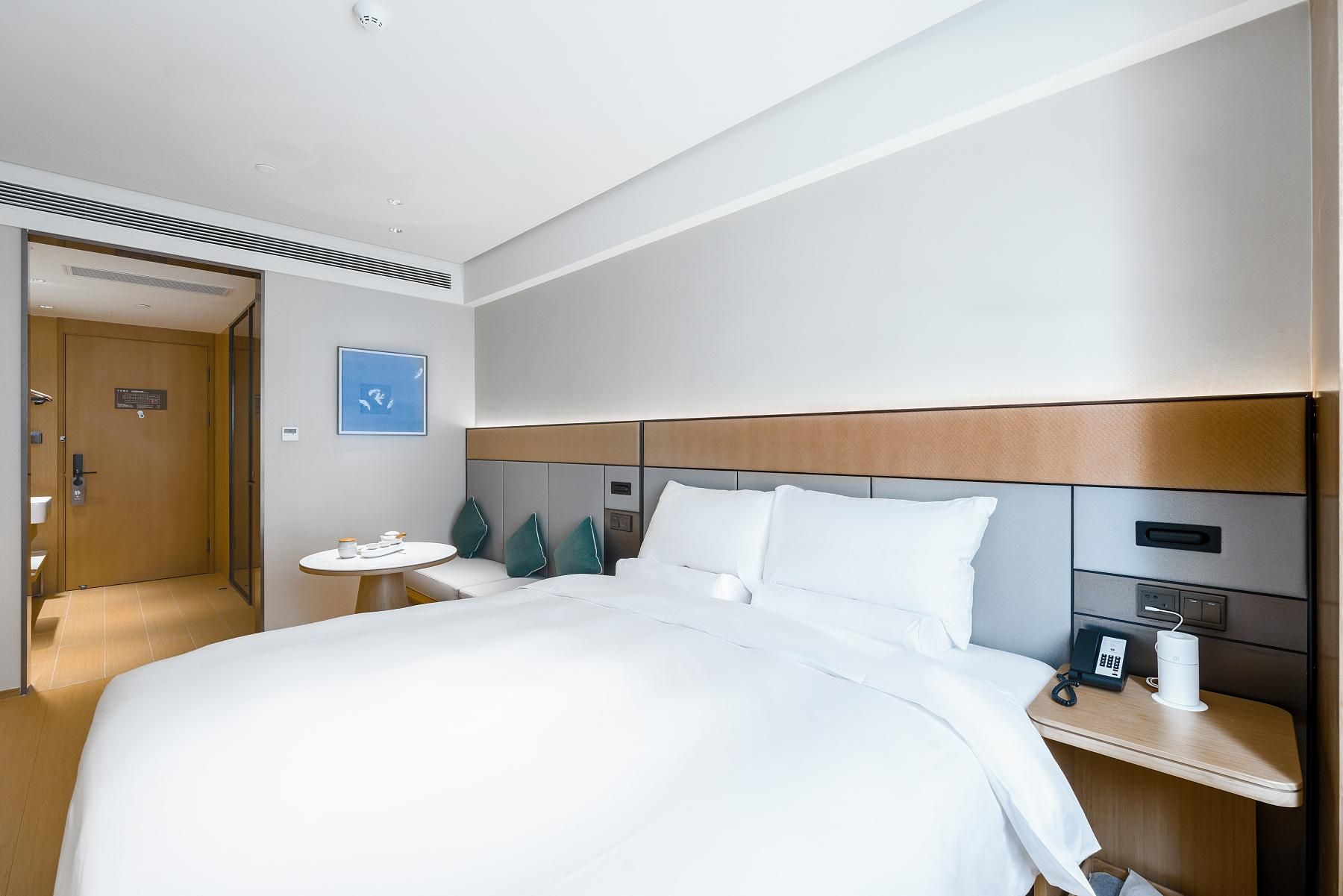 Business Queen Bed Room