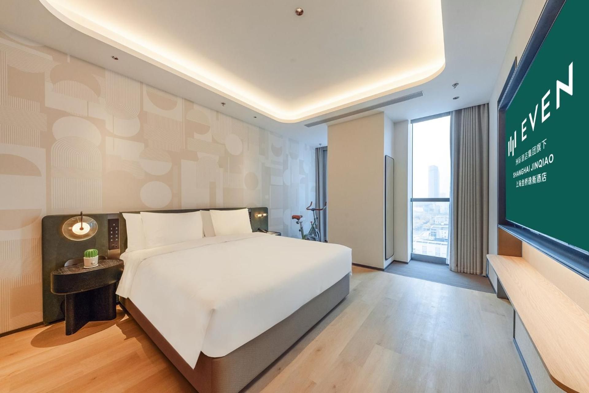 One-Bedroom Suite with Dining and Kitchen
