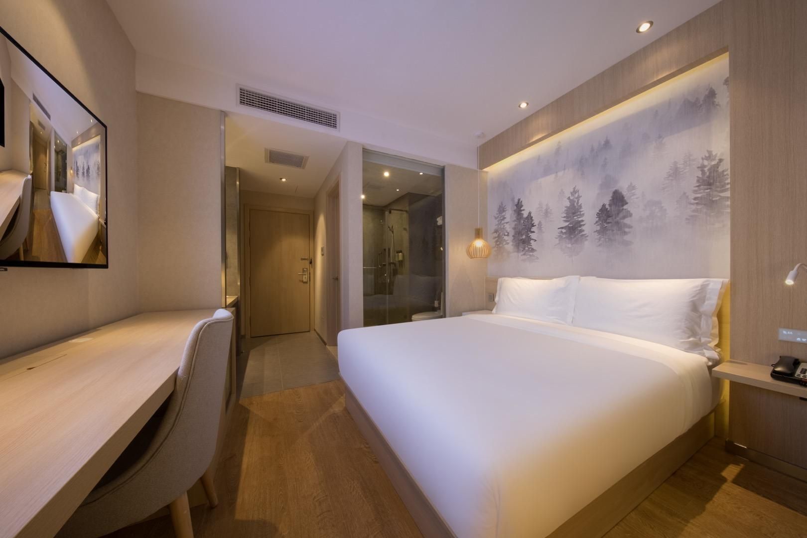 Hotel Queen Room